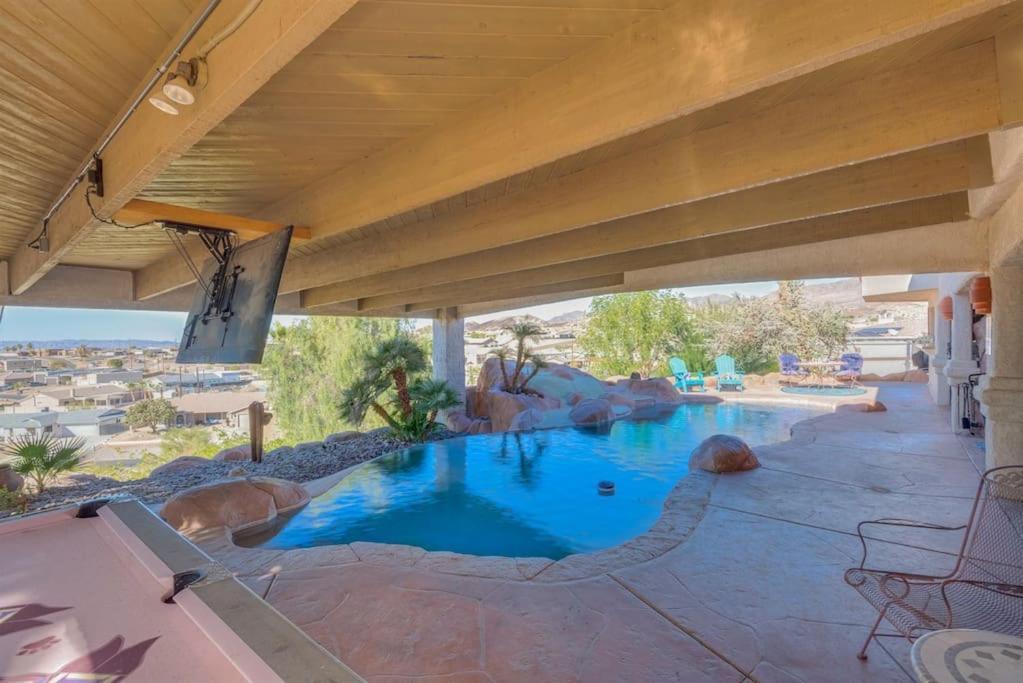 Peruvian-4 Bed Desert Oasis -pool, Hot-tub &outdoor Kitchen Holiday home *