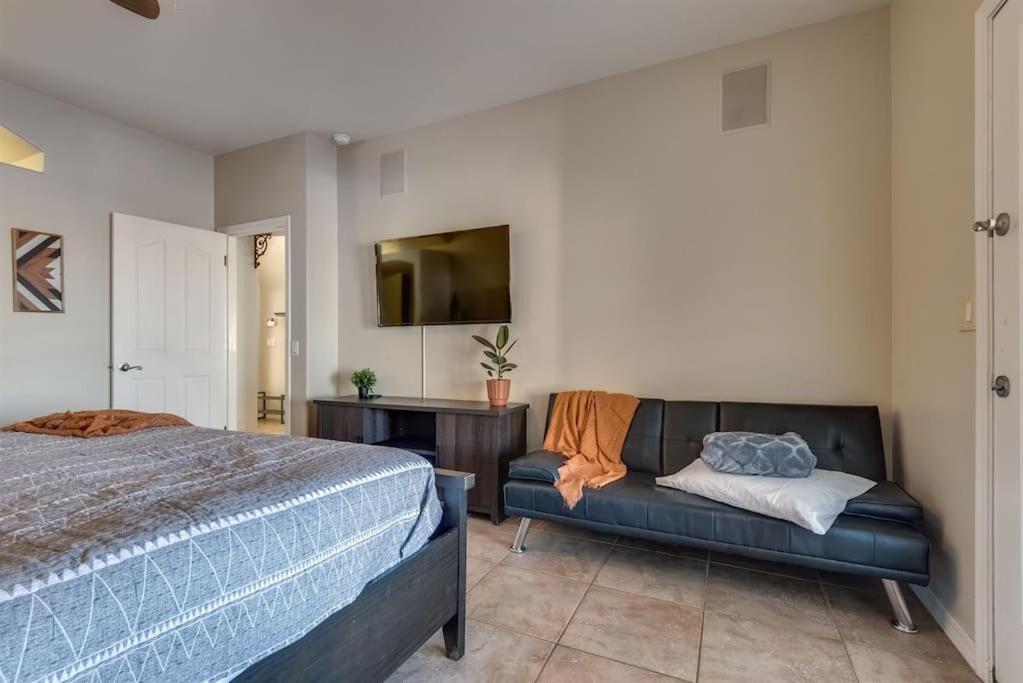 Peruvian-4 Bed Desert Oasis -pool, Hot-tub &outdoor Kitchen