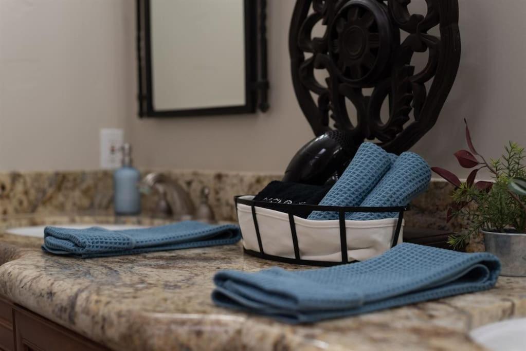 Holiday home Peruvian-4 Bed Desert Oasis -pool, Hot-tub &outdoor Kitchen Lake Havasu City