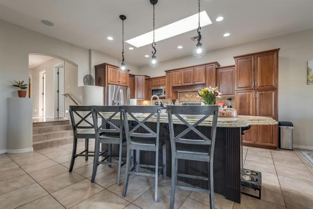 Holiday home Peruvian-4 Bed Desert Oasis -pool, Hot-tub &outdoor Kitchen Lake Havasu City