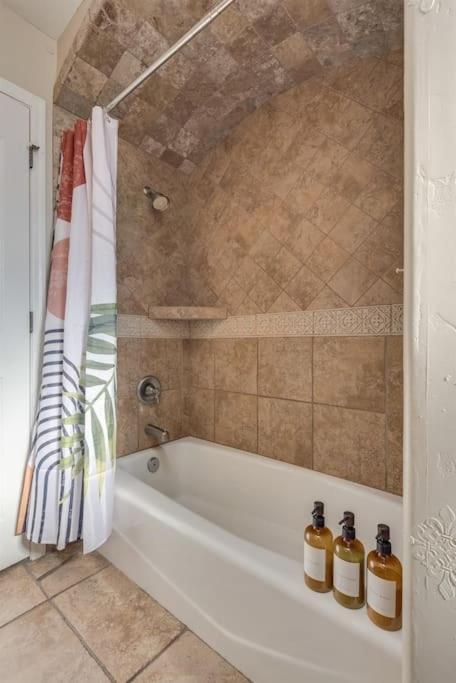 Peruvian-4 Bed Desert Oasis -pool, Hot-tub &outdoor Kitchen *