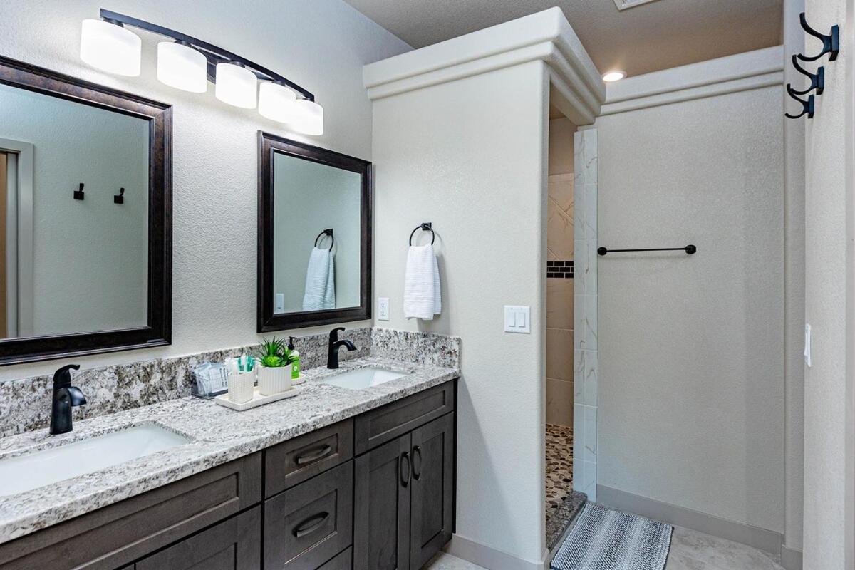 New Modern Spacious Lake Havasu City