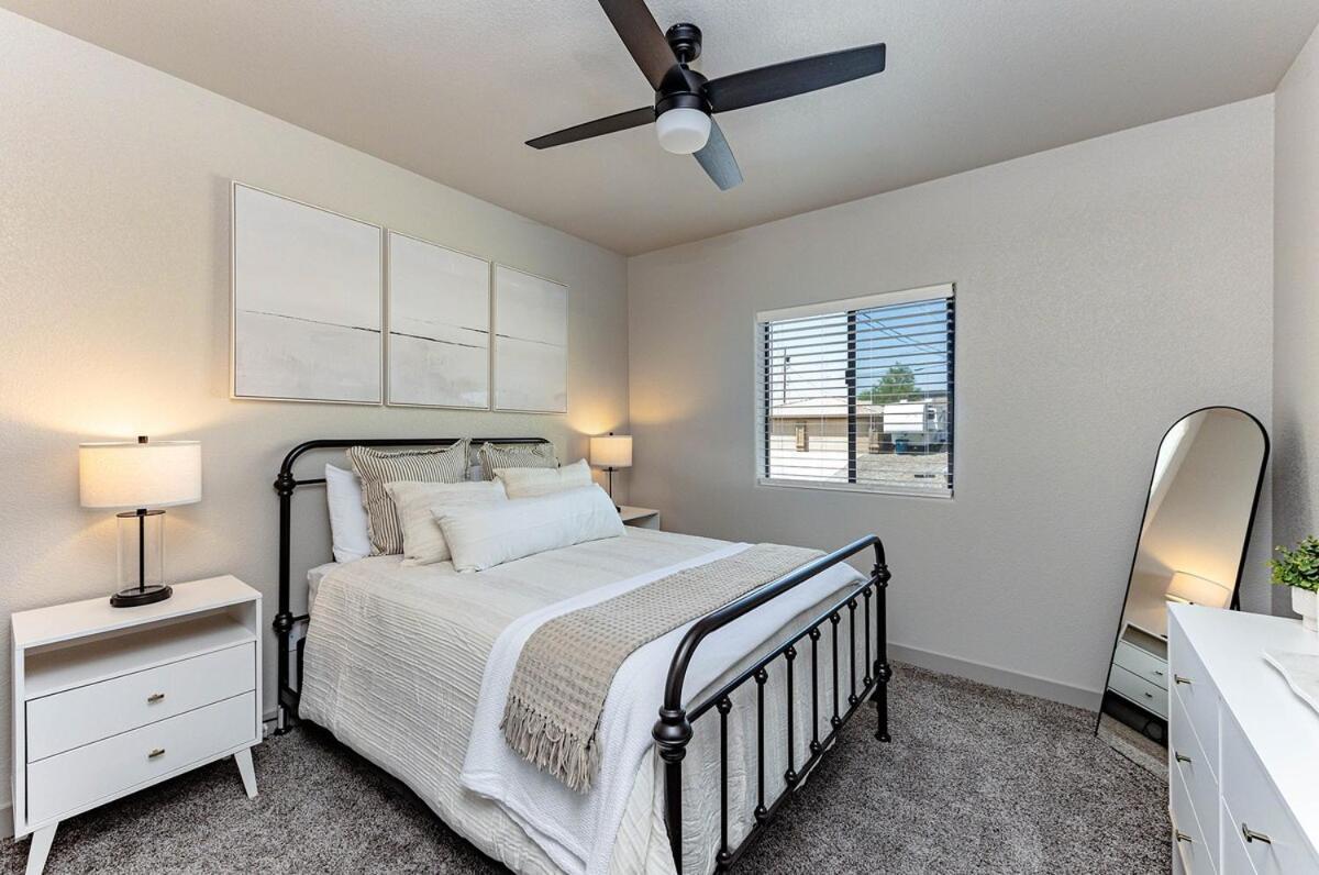 New Modern Spacious Lake Havasu City