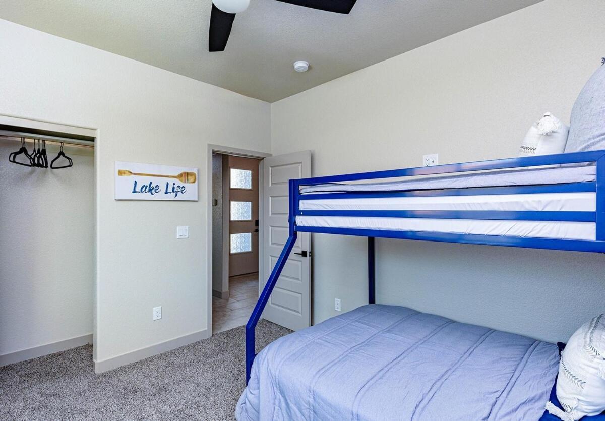New Modern Spacious Holiday home Lake Havasu City