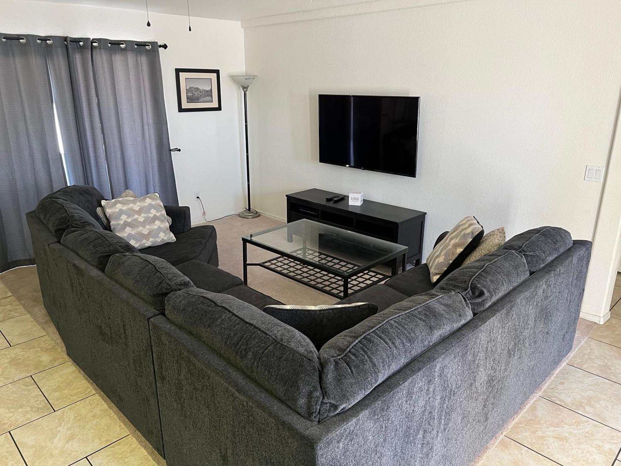 Stunning 4 Bedroom Pool * Lake Havasu City
