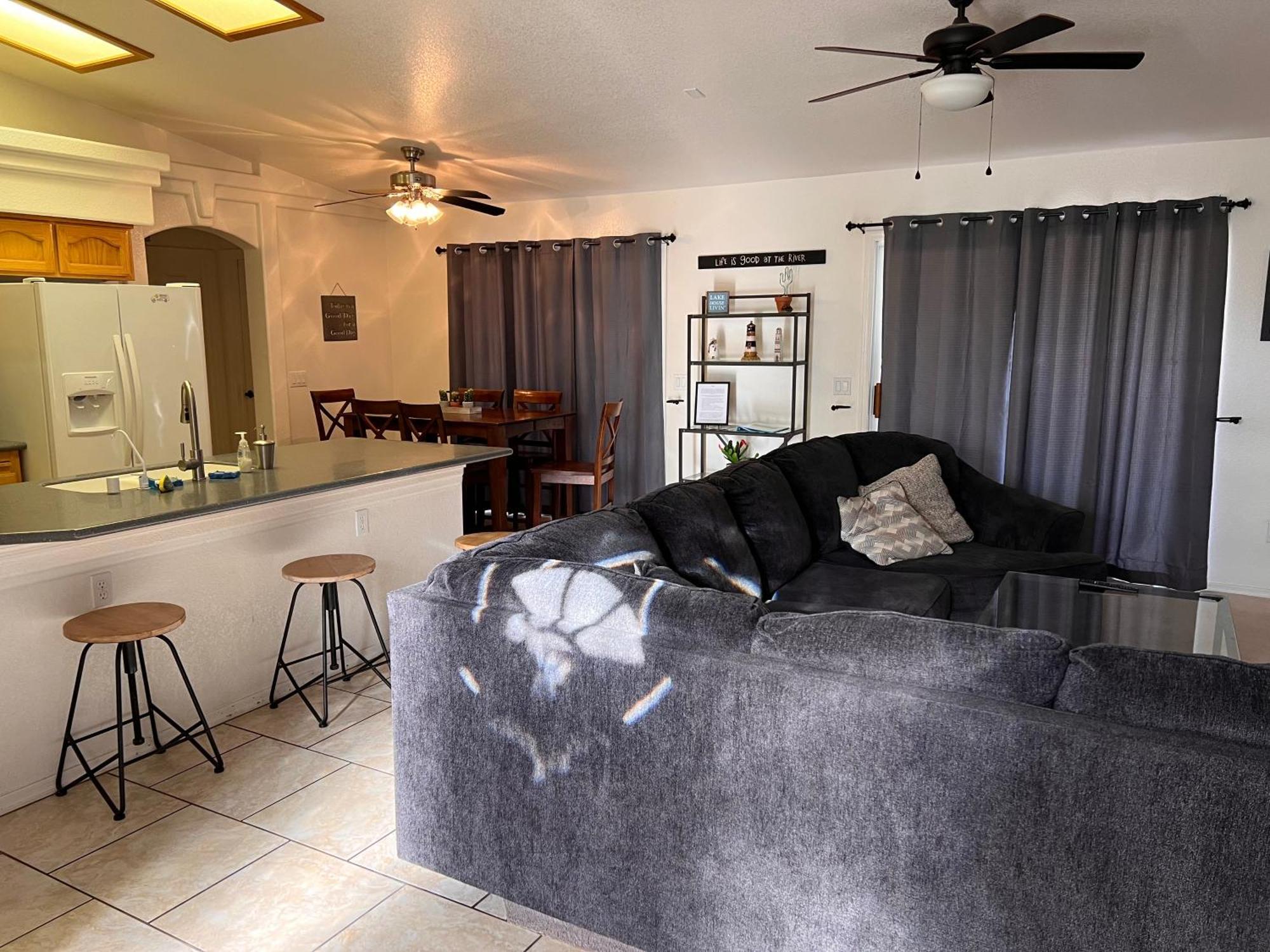 Stunning 4 Bedroom Pool Holiday home Lake Havasu City