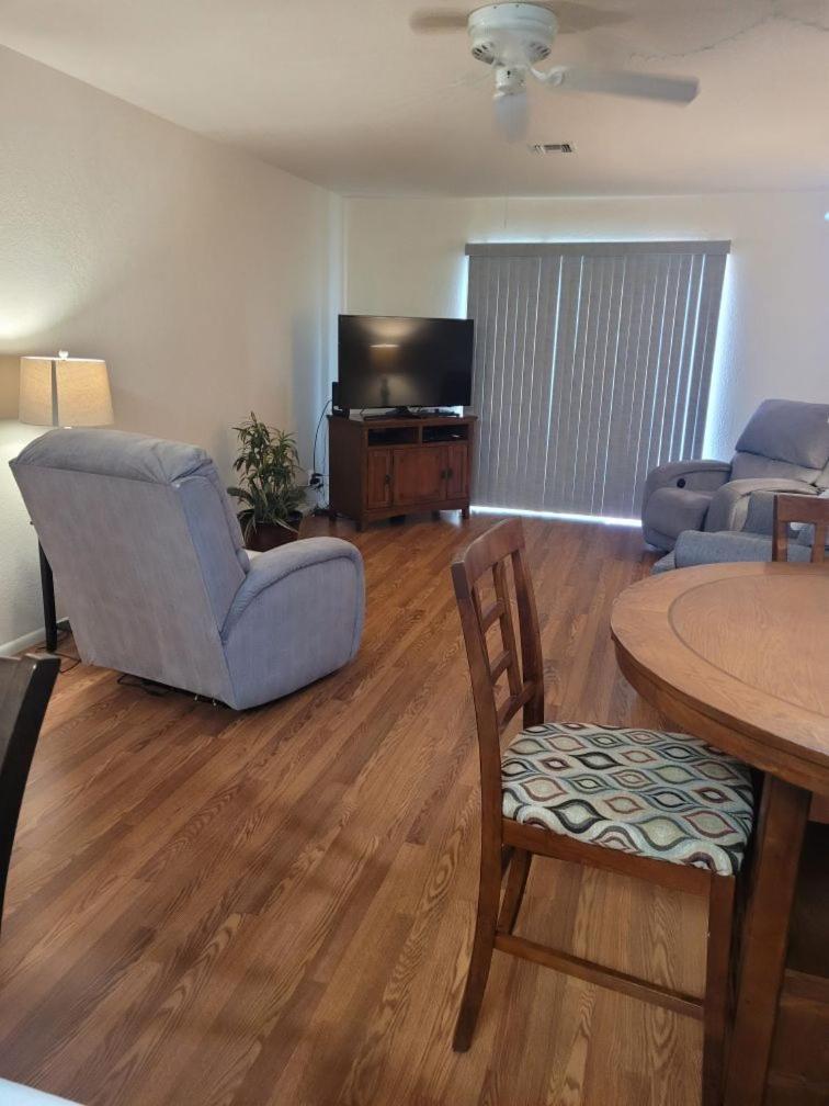 1st Floor In The Desert W/ Pool, & Bbq * Lake Havasu City