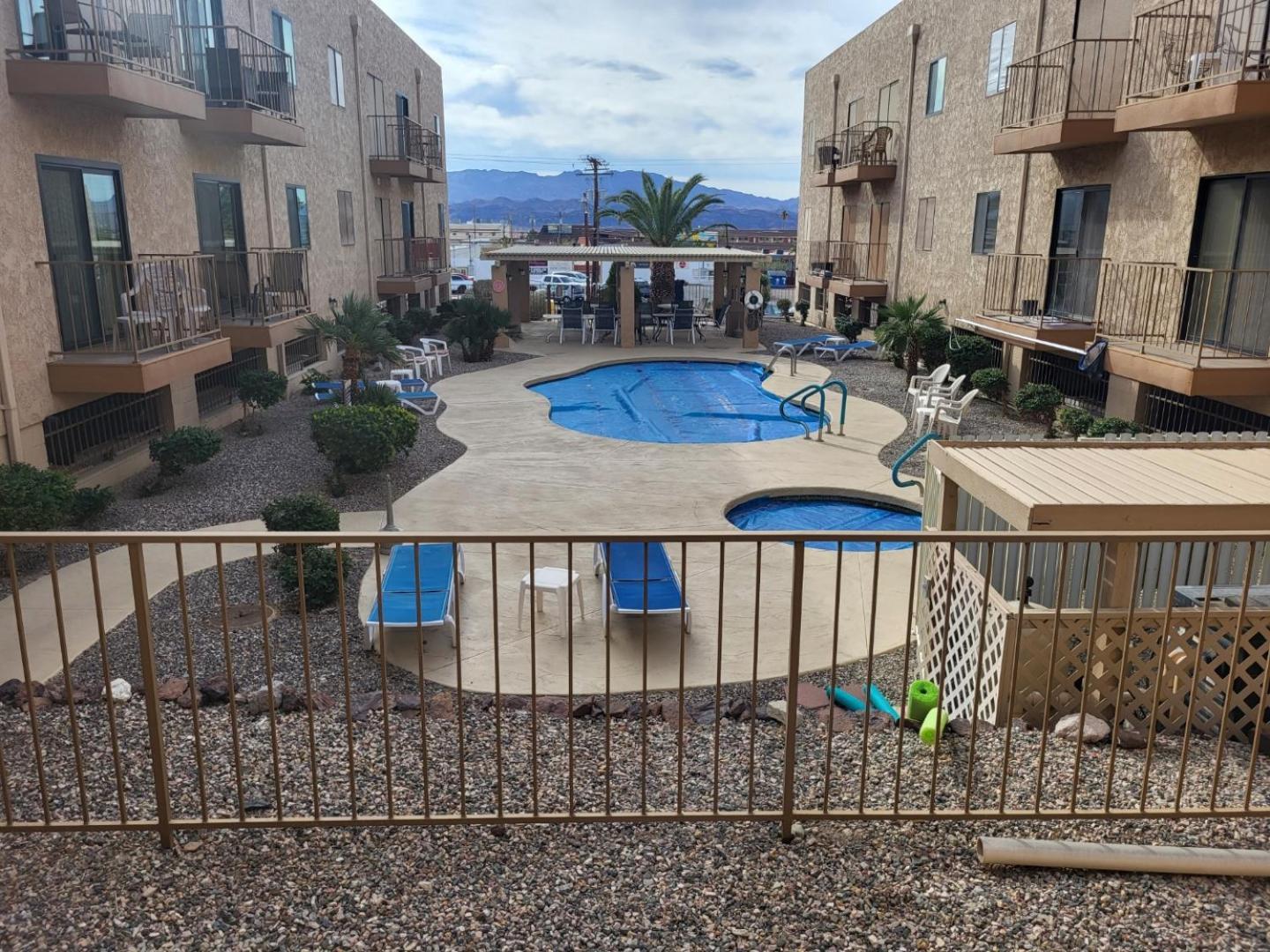 1st Floor In The Desert W/ Pool, & Bbq * Lake Havasu City