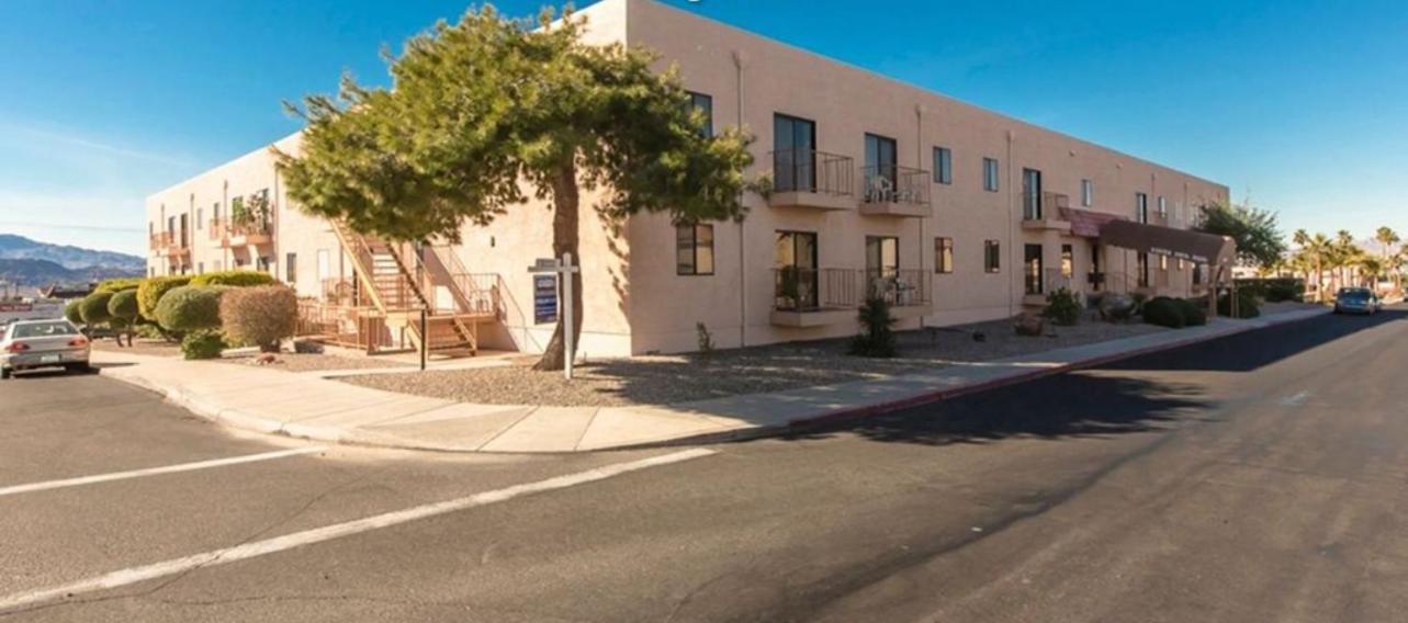 1st Floor In The Desert W/ Pool, & Bbq * Lake Havasu City