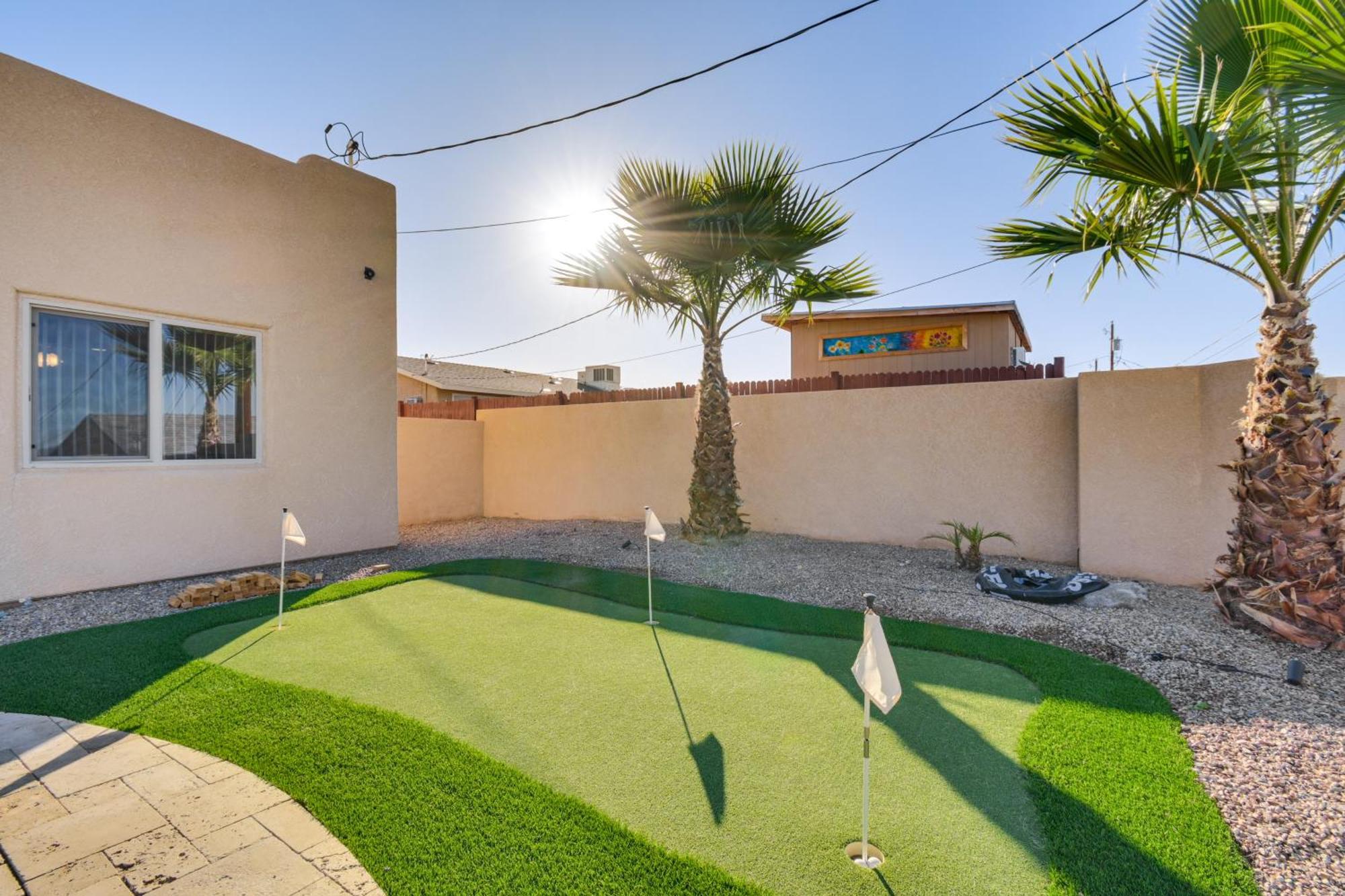 Havasu With Pool And Putting Holiday home *