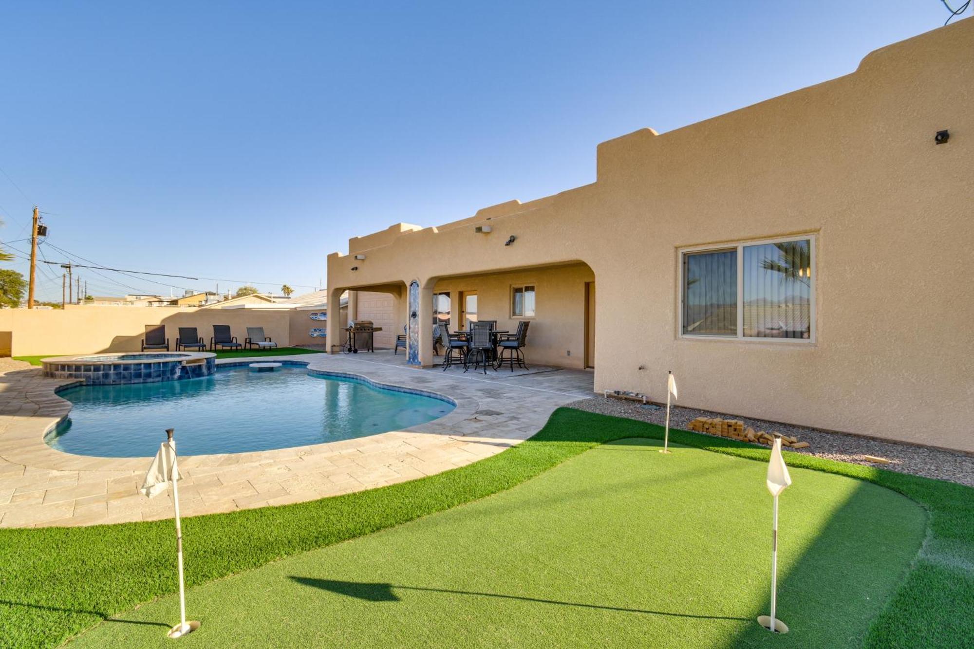 Havasu With Pool And Putting Holiday home Lake Havasu City
