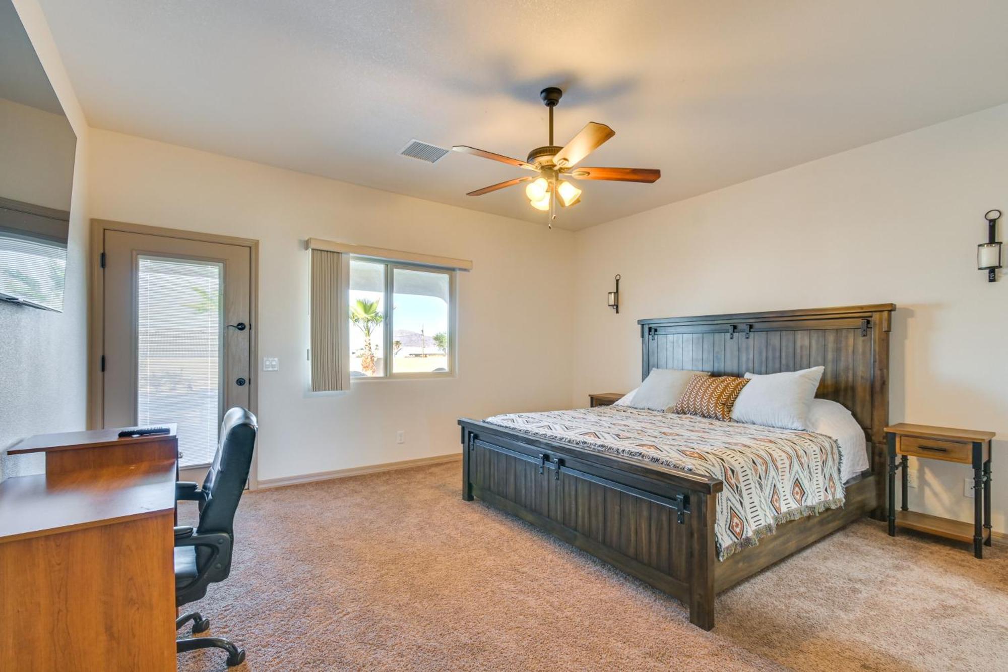 Havasu With Pool And Putting Holiday home Lake Havasu City