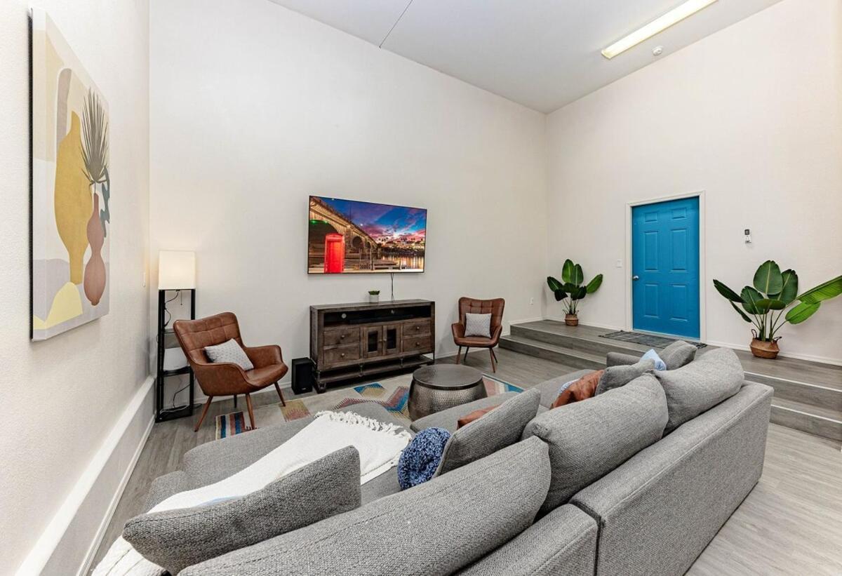 Avalon Havasu Pool Playground Sleeps 20 Holiday home