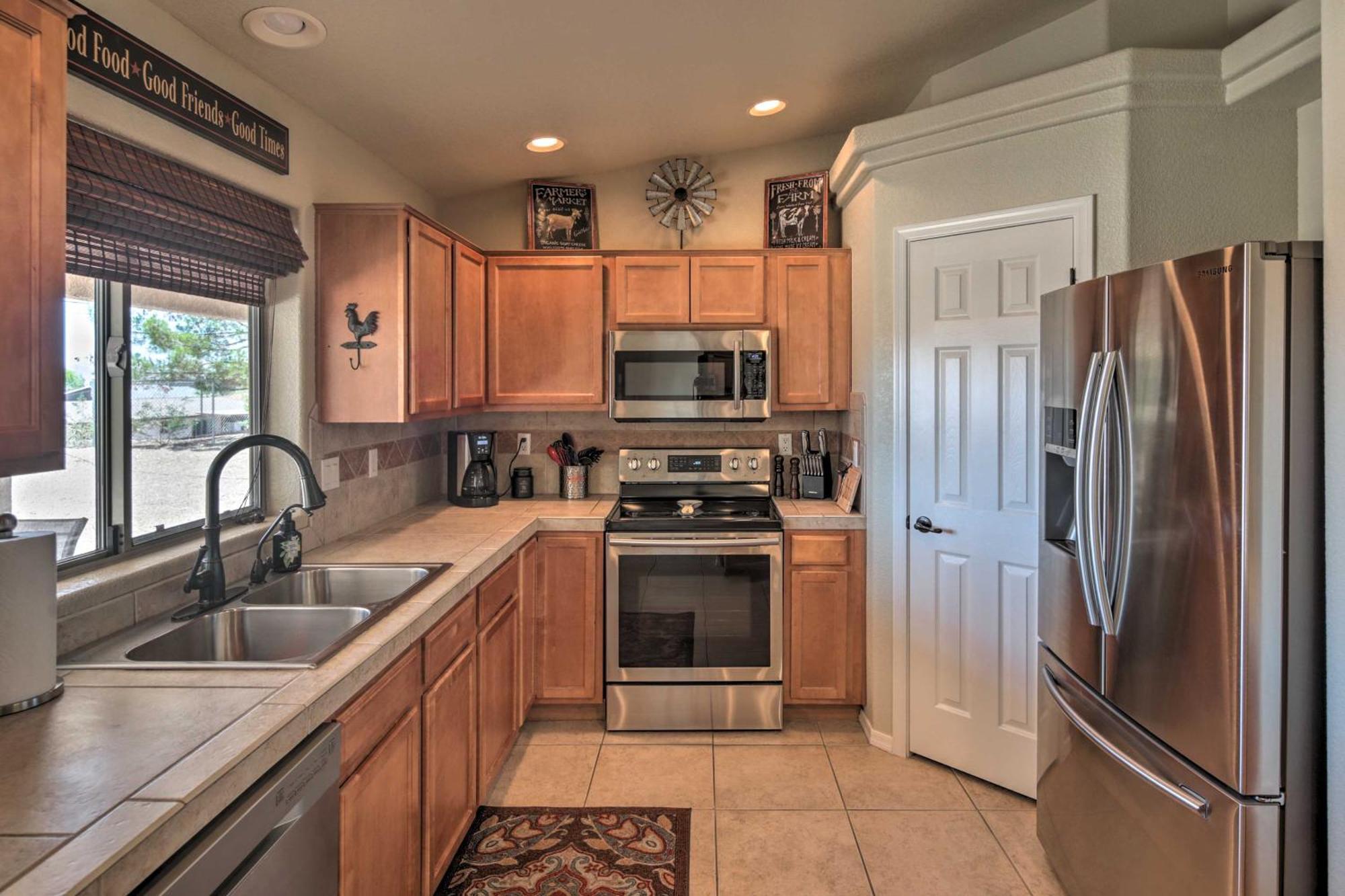 Havasu Gem Pool, And Bikes - 2 Mi To Holiday home Lake Havasu City