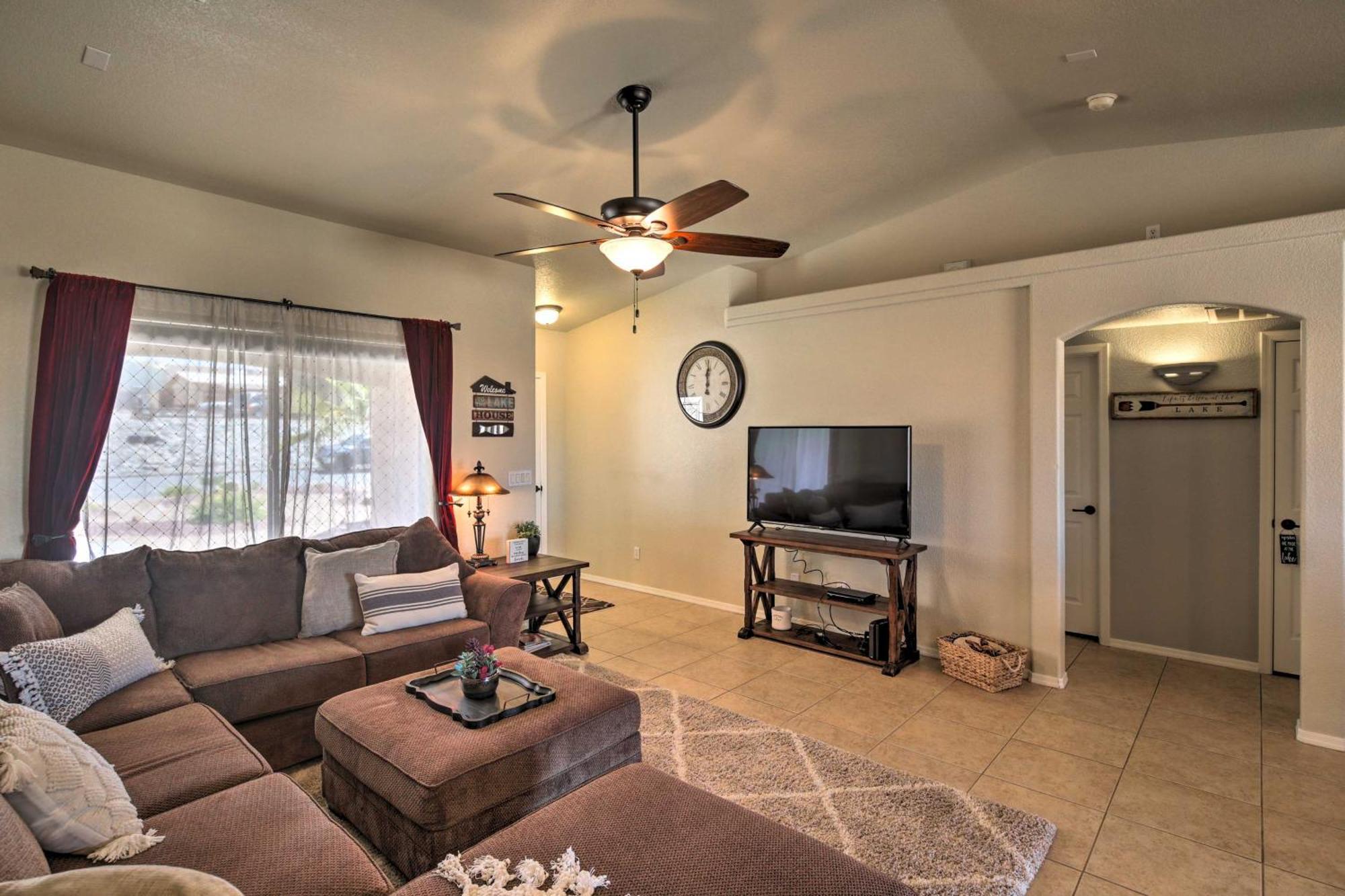 Holiday home Havasu Gem Pool, And Bikes - 2 Mi To *