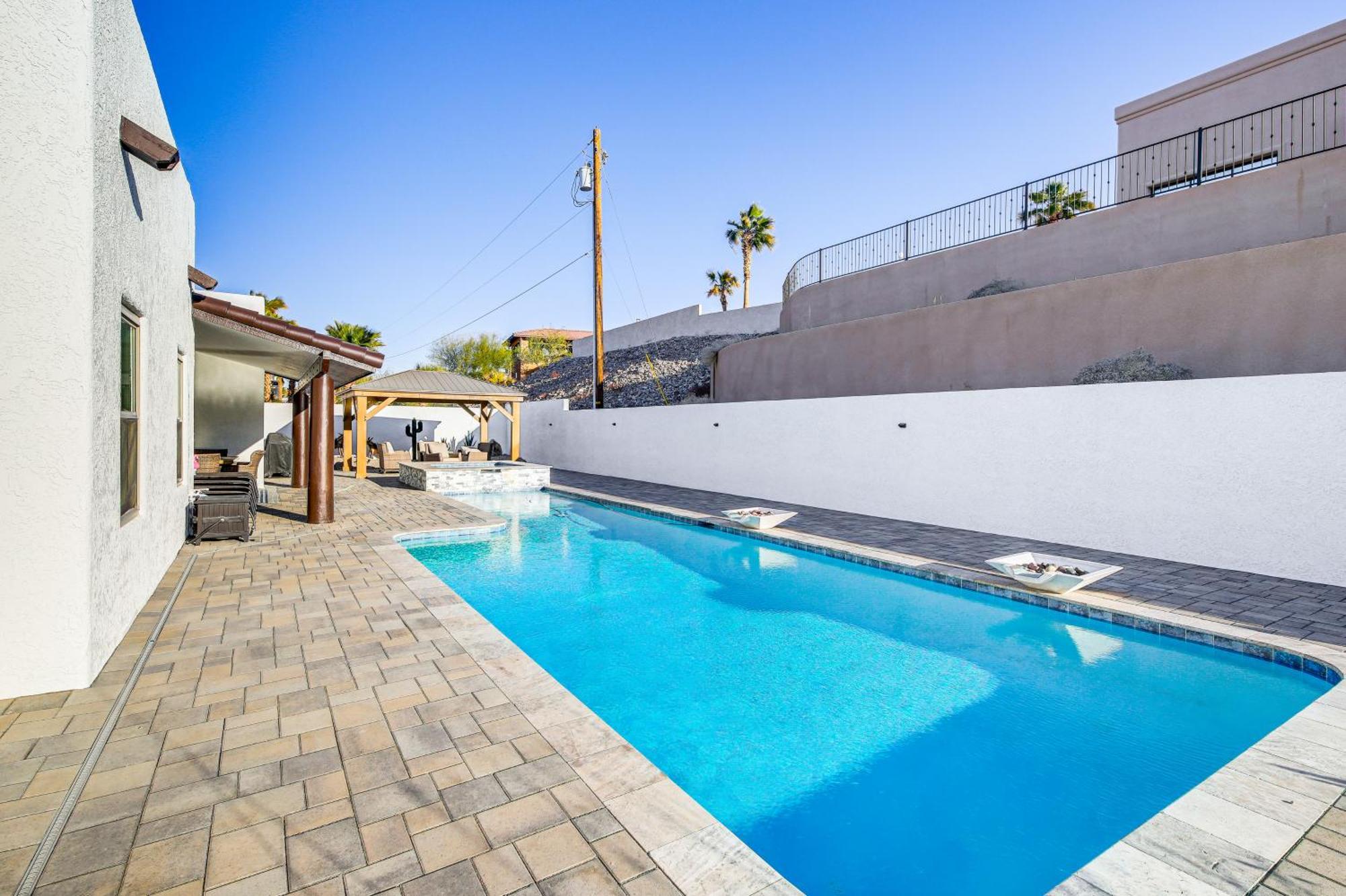 Pet-friendly Havasu With Hot Tub And Pool Holiday home *