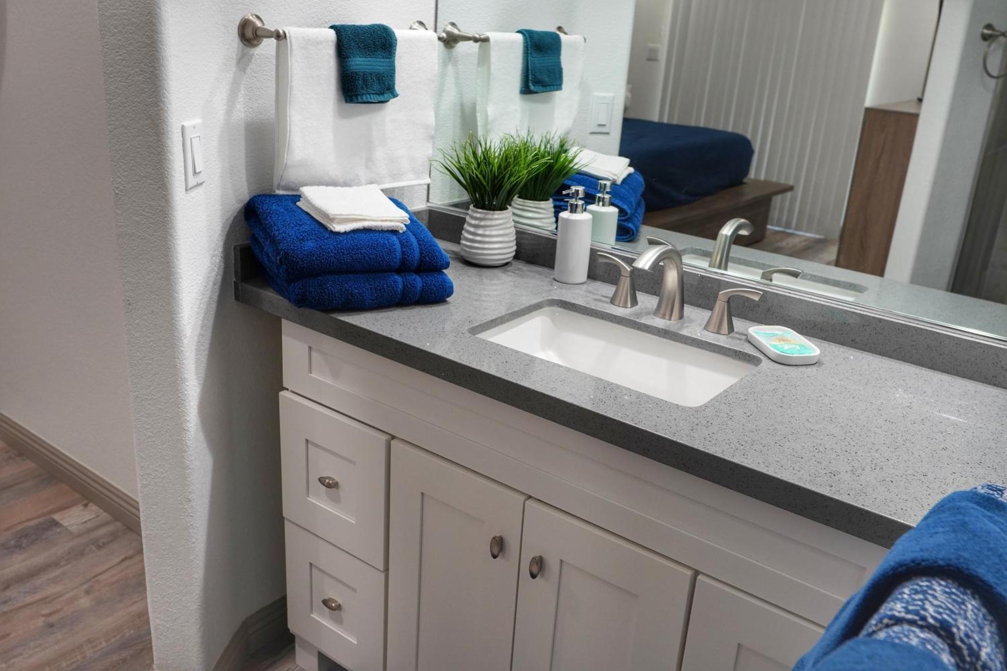 Newly Remodeled Family Friendly Near Holiday home