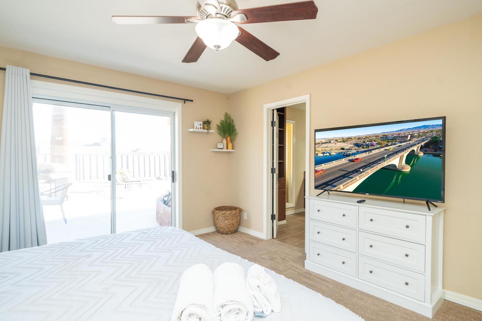 Large Havasu Retreat With Private Heated Pool And Gameroom For Family Fun Holiday home