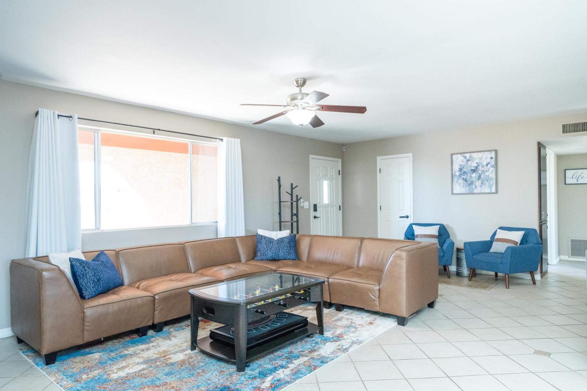 Holiday home Large Havasu Retreat With Private Heated Pool And Gameroom For Family Fun *
