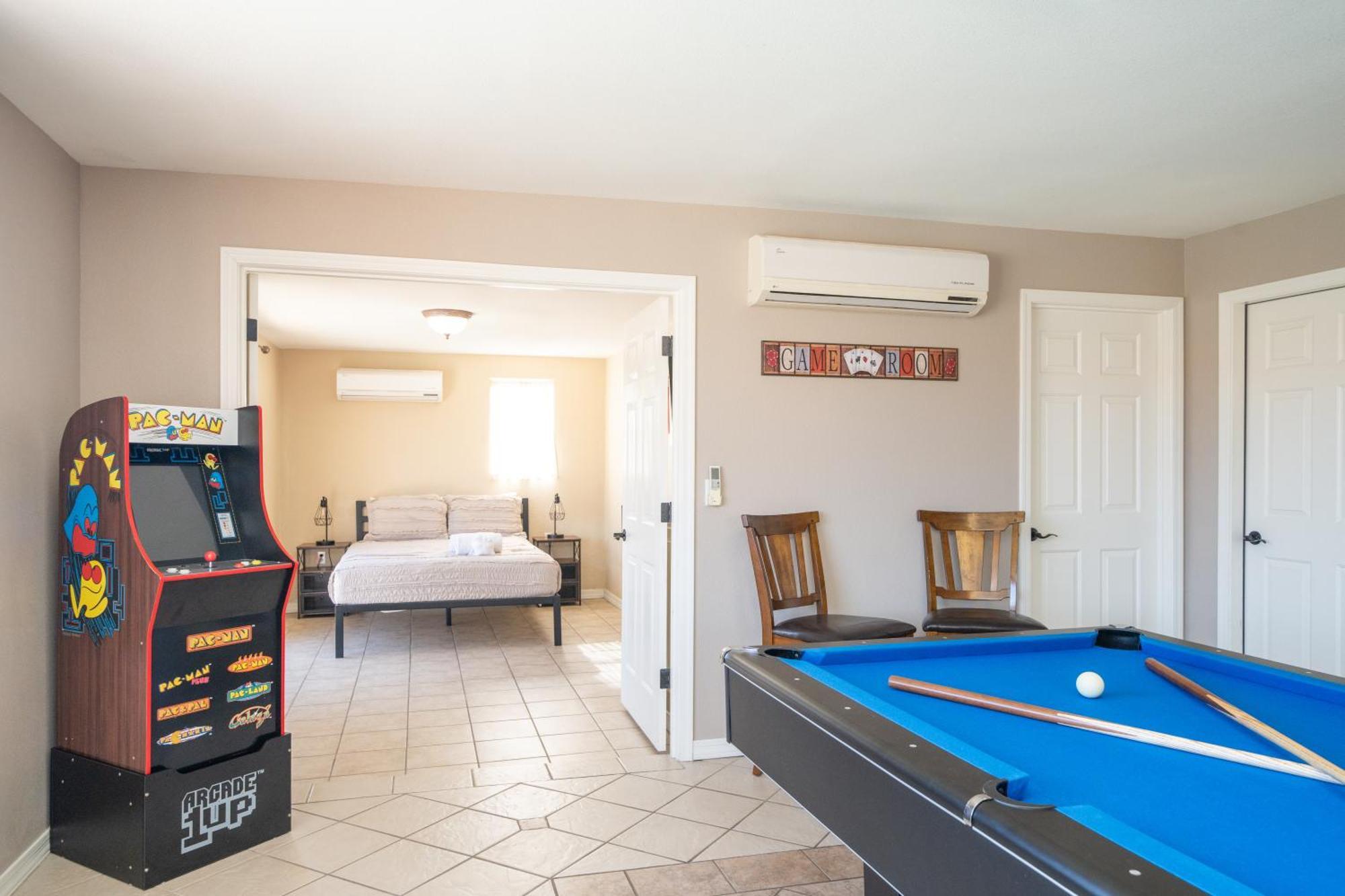 Large Havasu Retreat With Private Heated Pool And Gameroom For Family Fun Holiday home