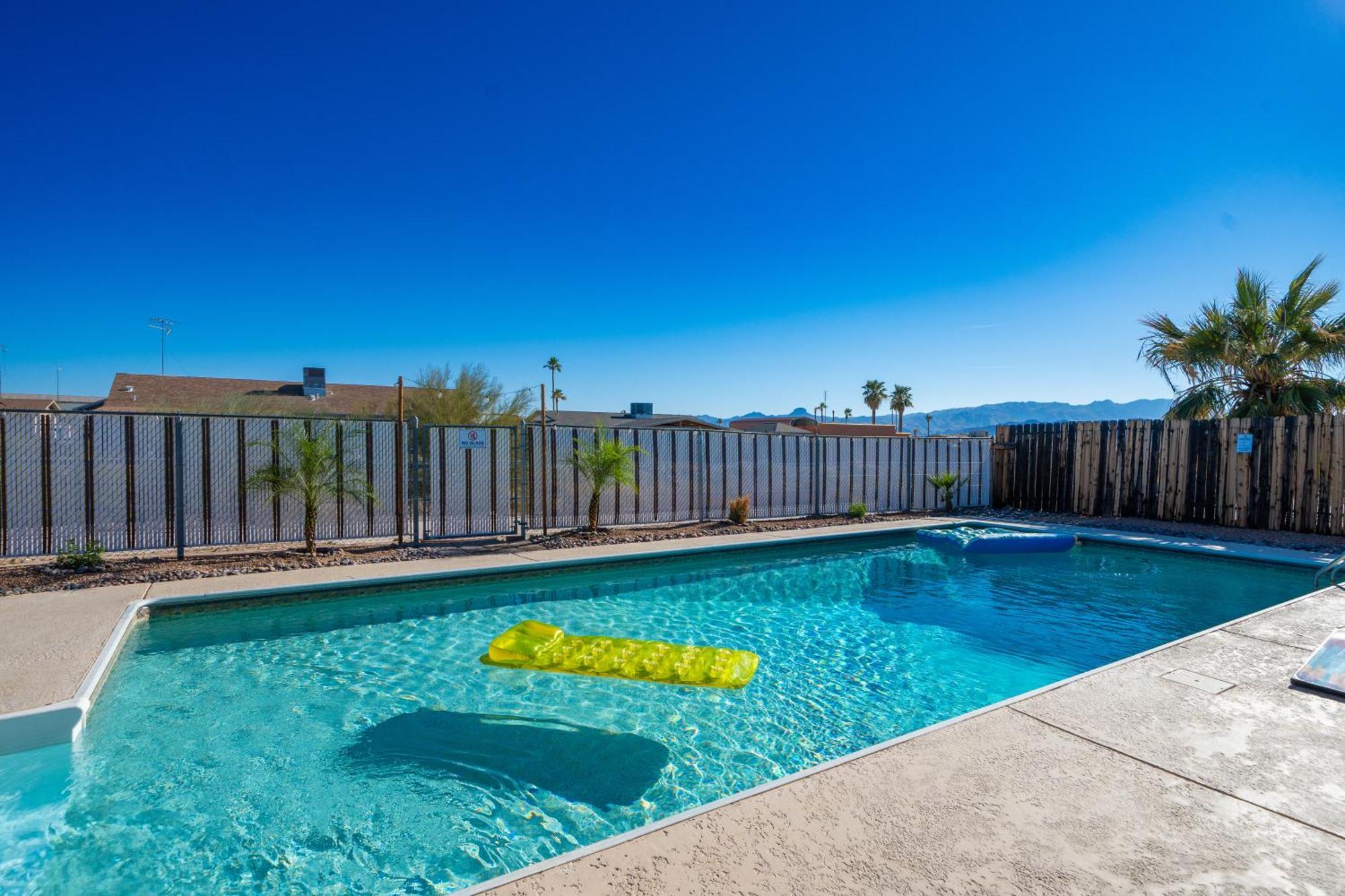 Large Havasu Retreat With Private Heated Pool And Gameroom For Family Fun Holiday home *