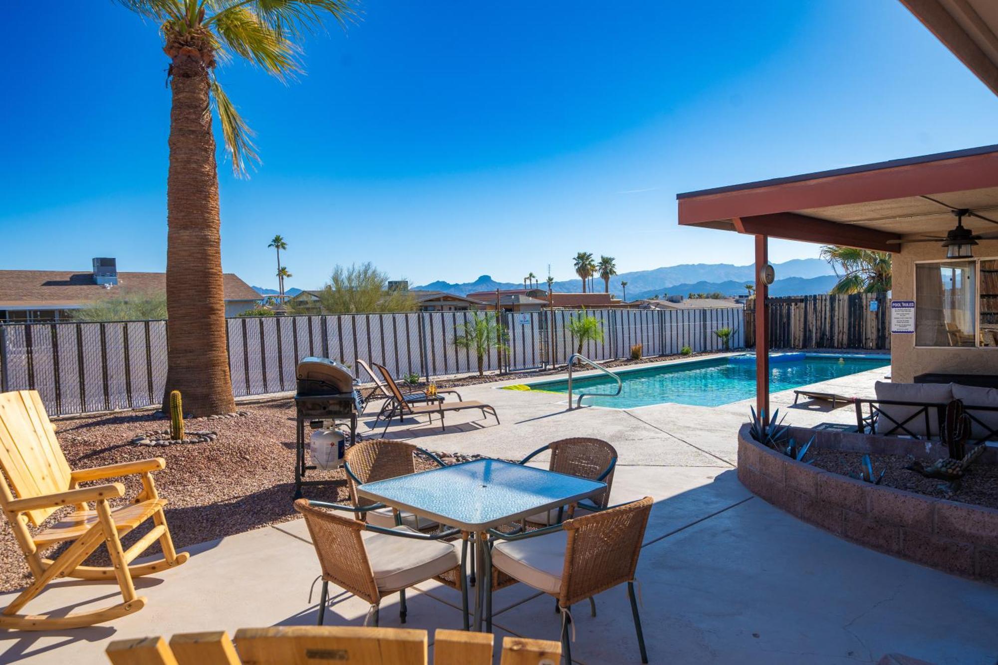 Large Havasu Retreat With Private Heated Pool And Gameroom For Family Fun Holiday home