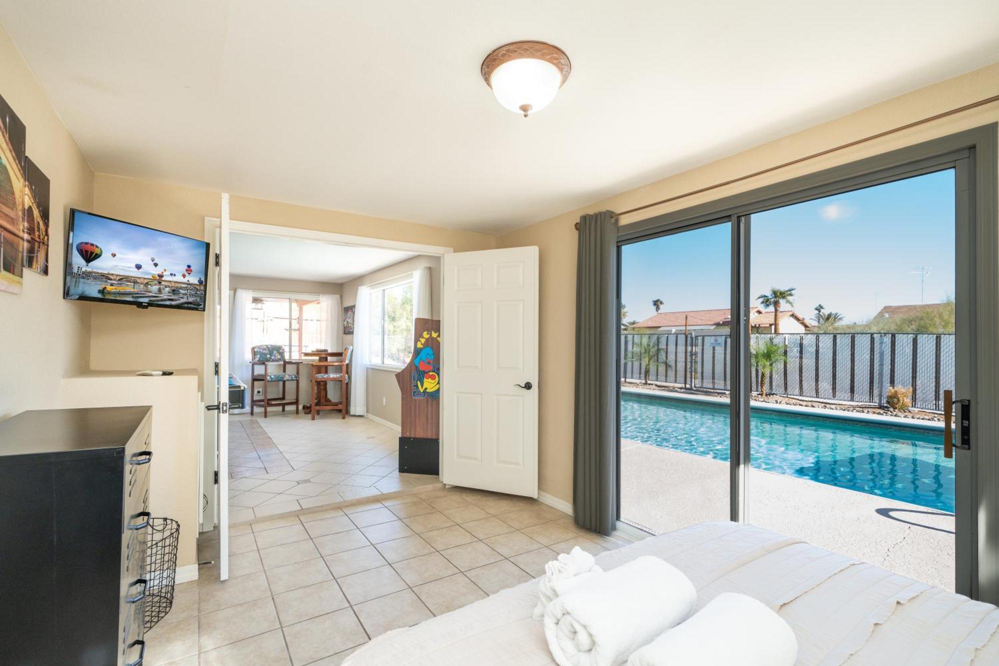 Holiday home Large Havasu Retreat With Private Heated Pool And Gameroom For Family Fun *