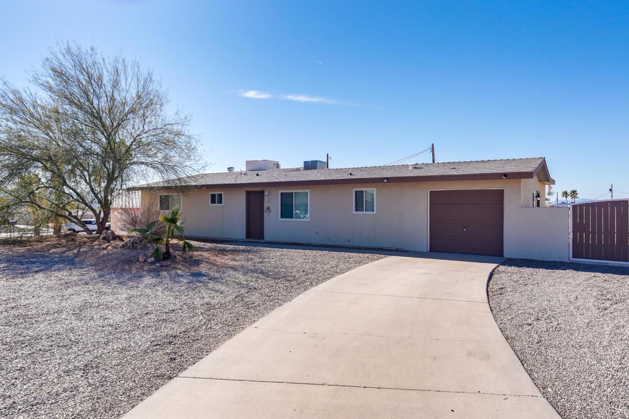 Sunny With Pool And Patio About 3 Miles To The Lake! *