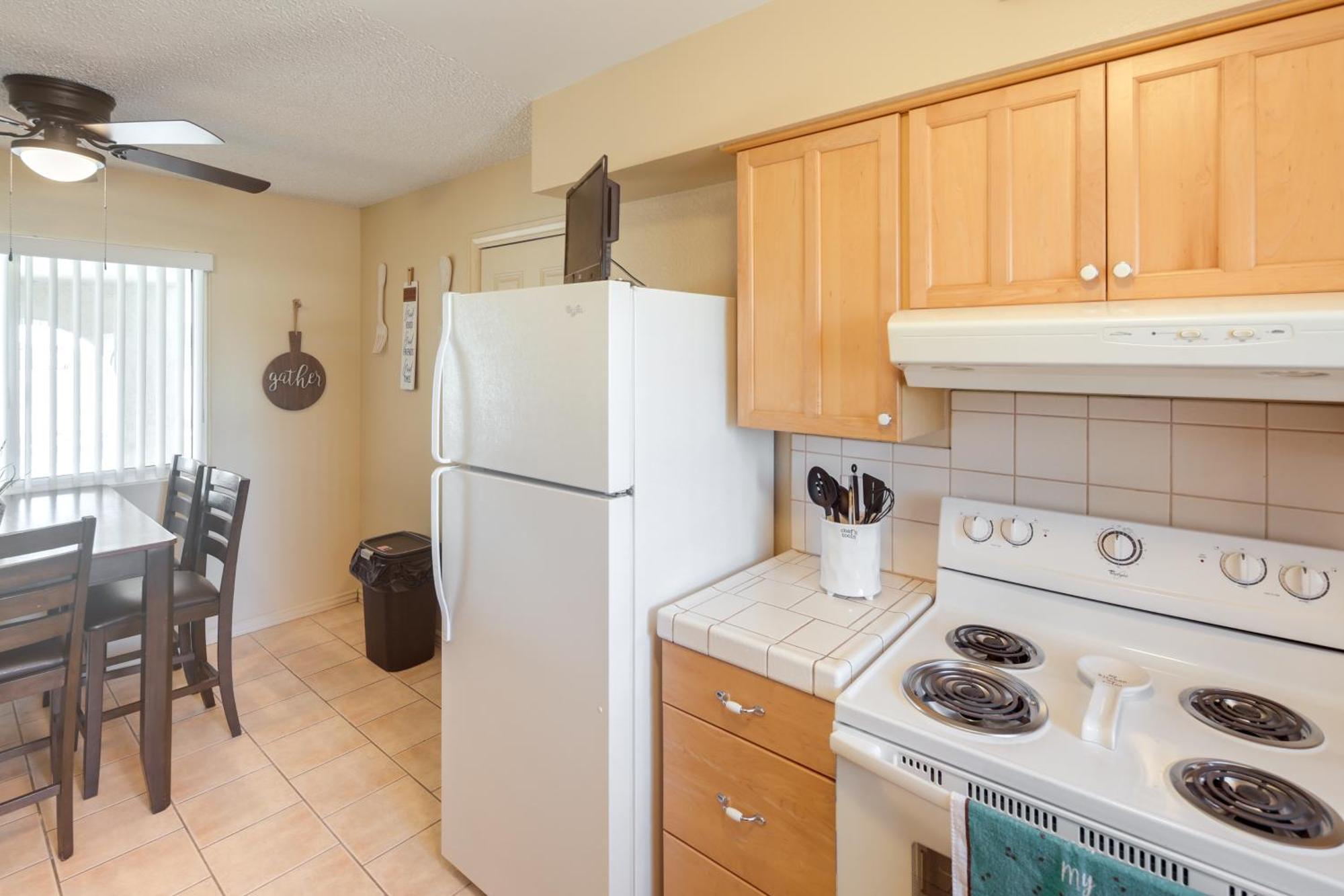 Sunny With Pool And Patio About 3 Miles To The Lake! Lake Havasu City