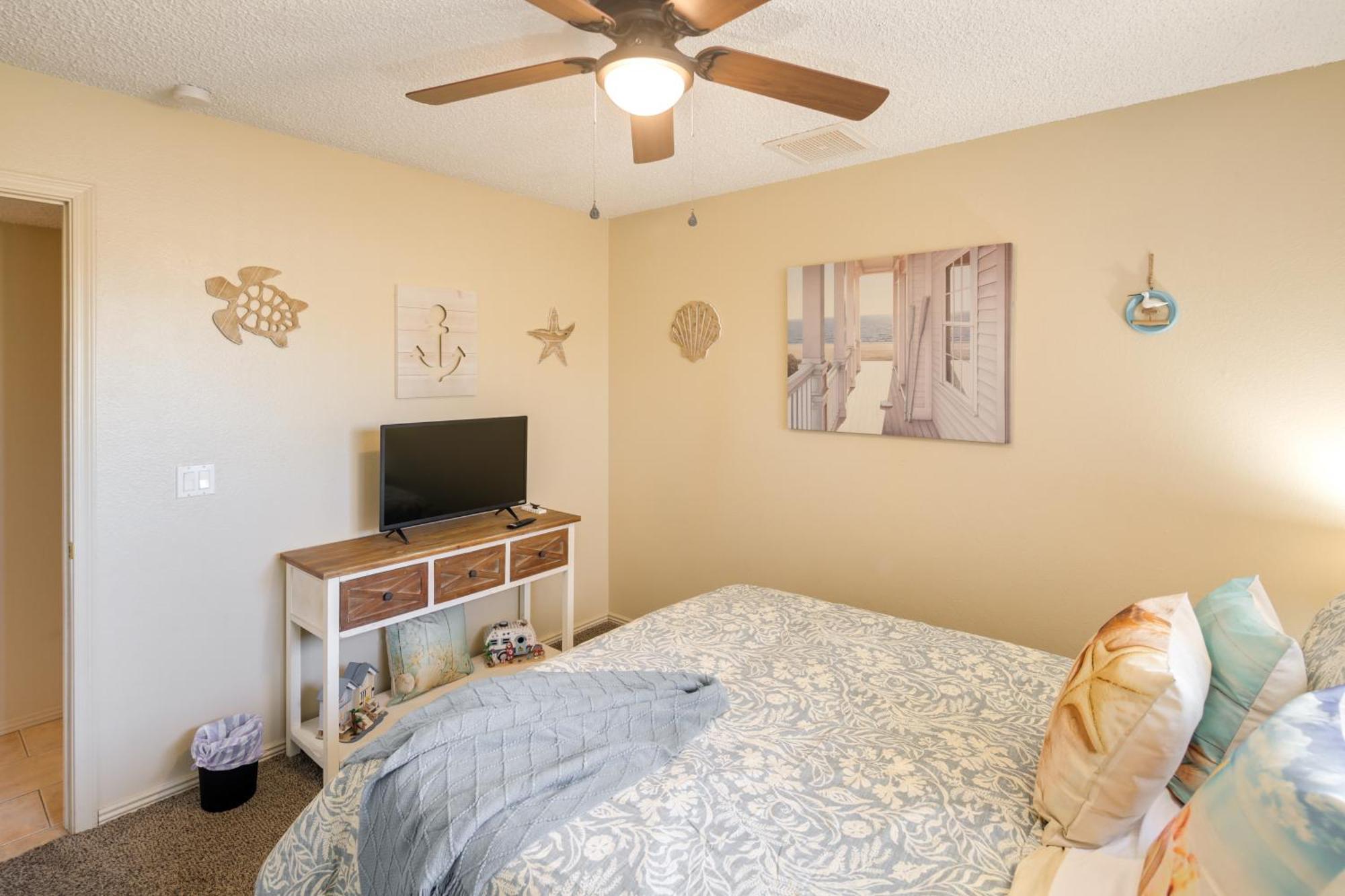 Sunny With Pool And Patio About 3 Miles To The Lake! * Lake Havasu City