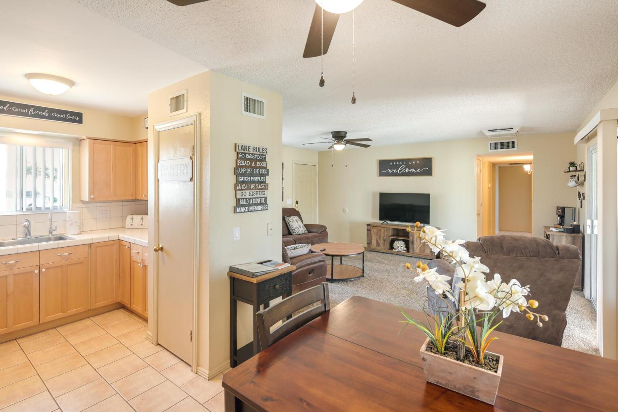 Sunny With Pool And Patio About 3 Miles To The Lake! Lake Havasu City