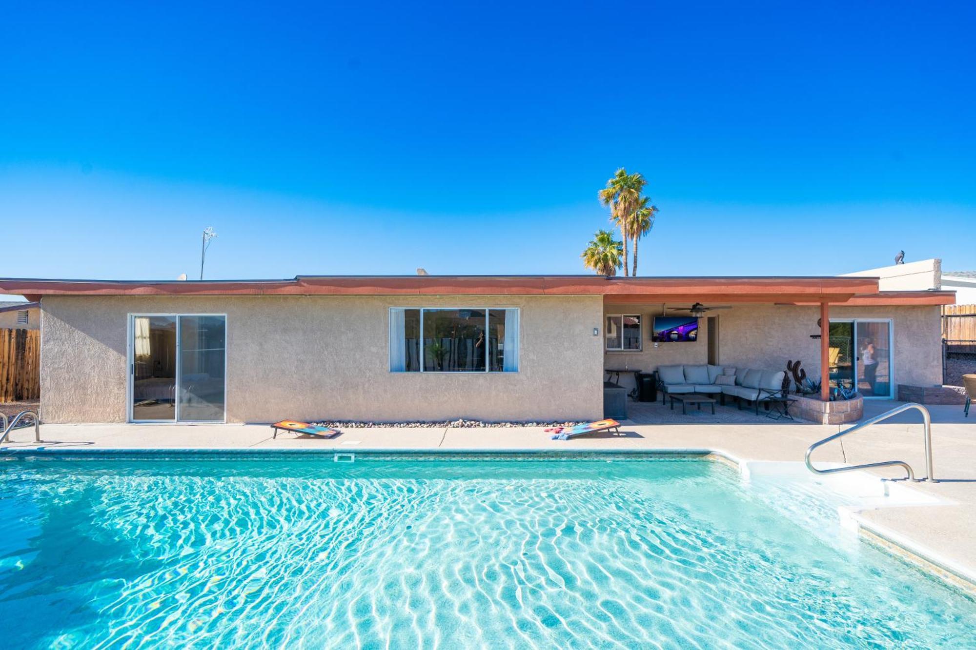 Large Havasu Retreat With Private Heated Pool And Gameroom For Family Fun