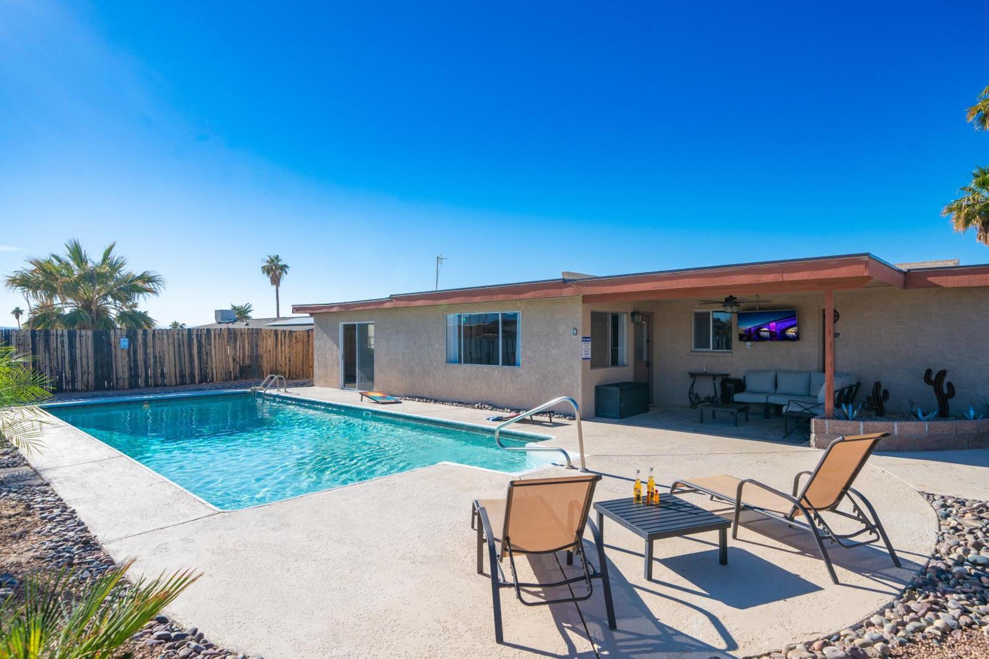 Large Havasu Retreat With Private Heated Pool And Gameroom For Family Fun Holiday home