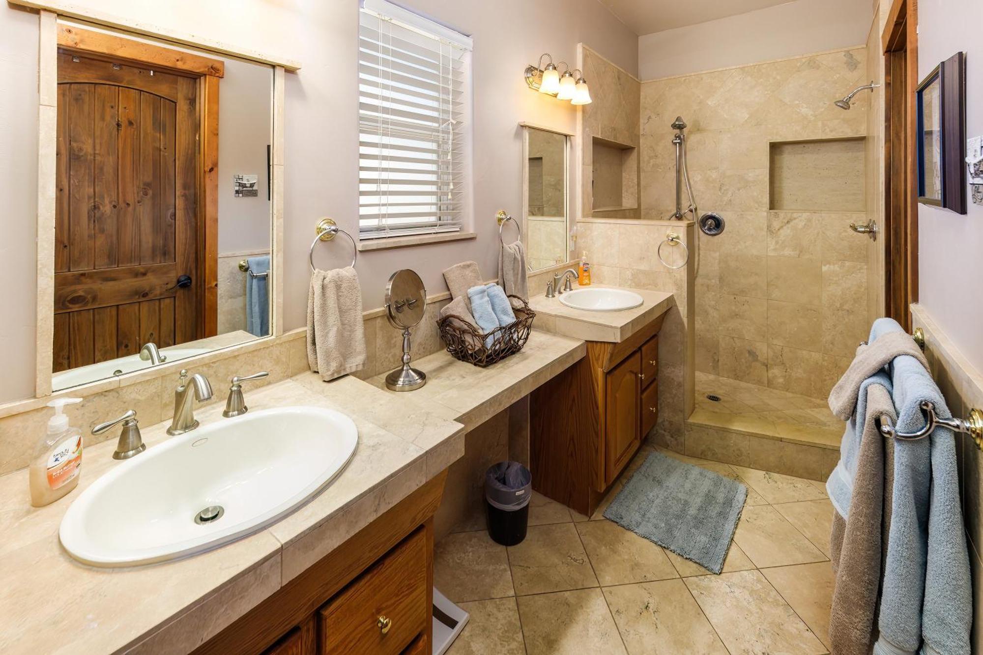 3 Minutes To Windsor Launch Pool Views Holiday home Lake Havasu City