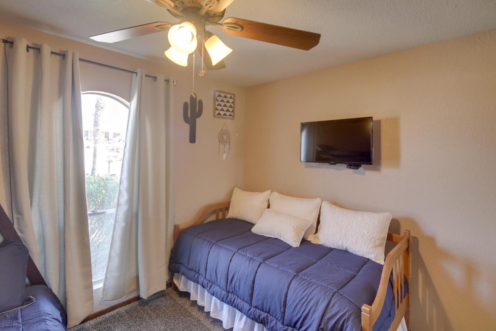 Holiday home Private Oasis With Pool And Views, 2 Mi To Havasu Lake Havasu City