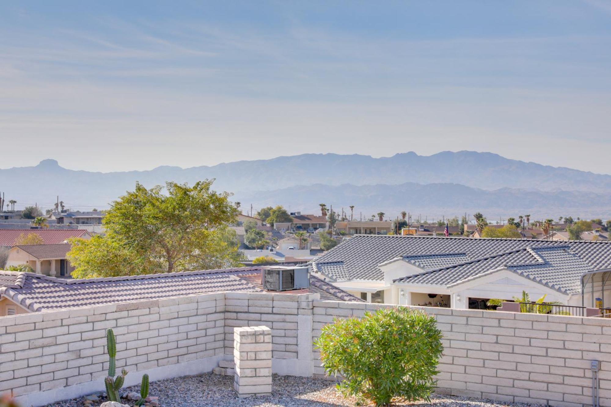 Private Oasis With Pool And Views, 2 Mi To Havasu *