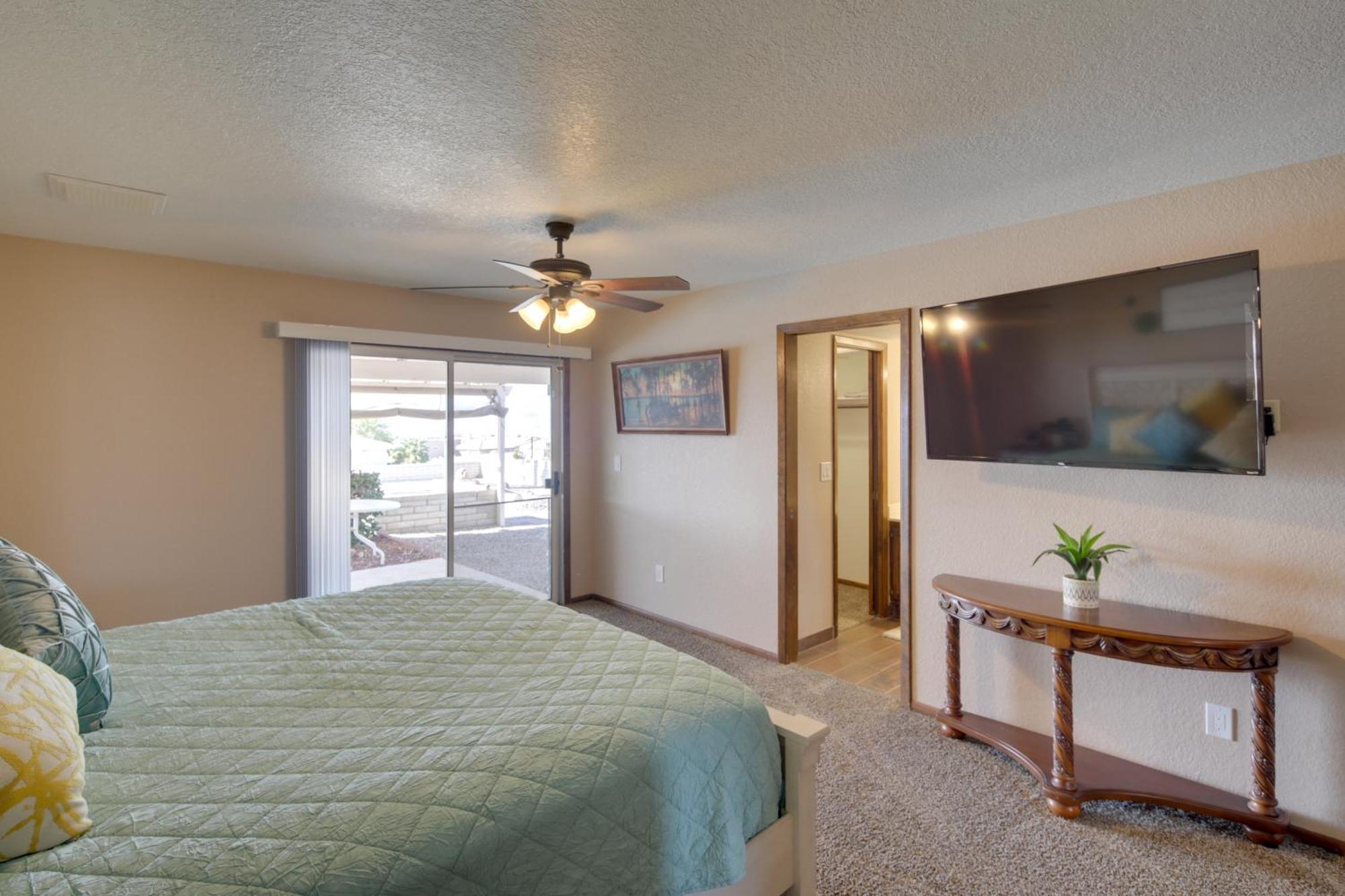 Holiday home Private Oasis With Pool And Views, 2 Mi To Havasu *
