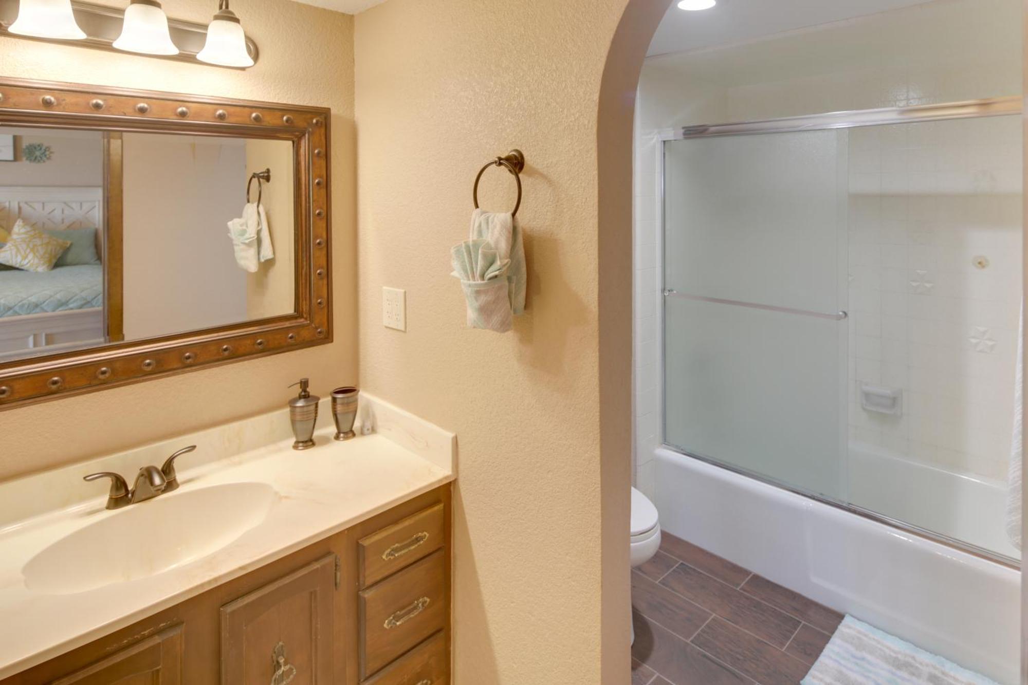 Private Oasis With Pool And Views, 2 Mi To Havasu Holiday home Lake Havasu City