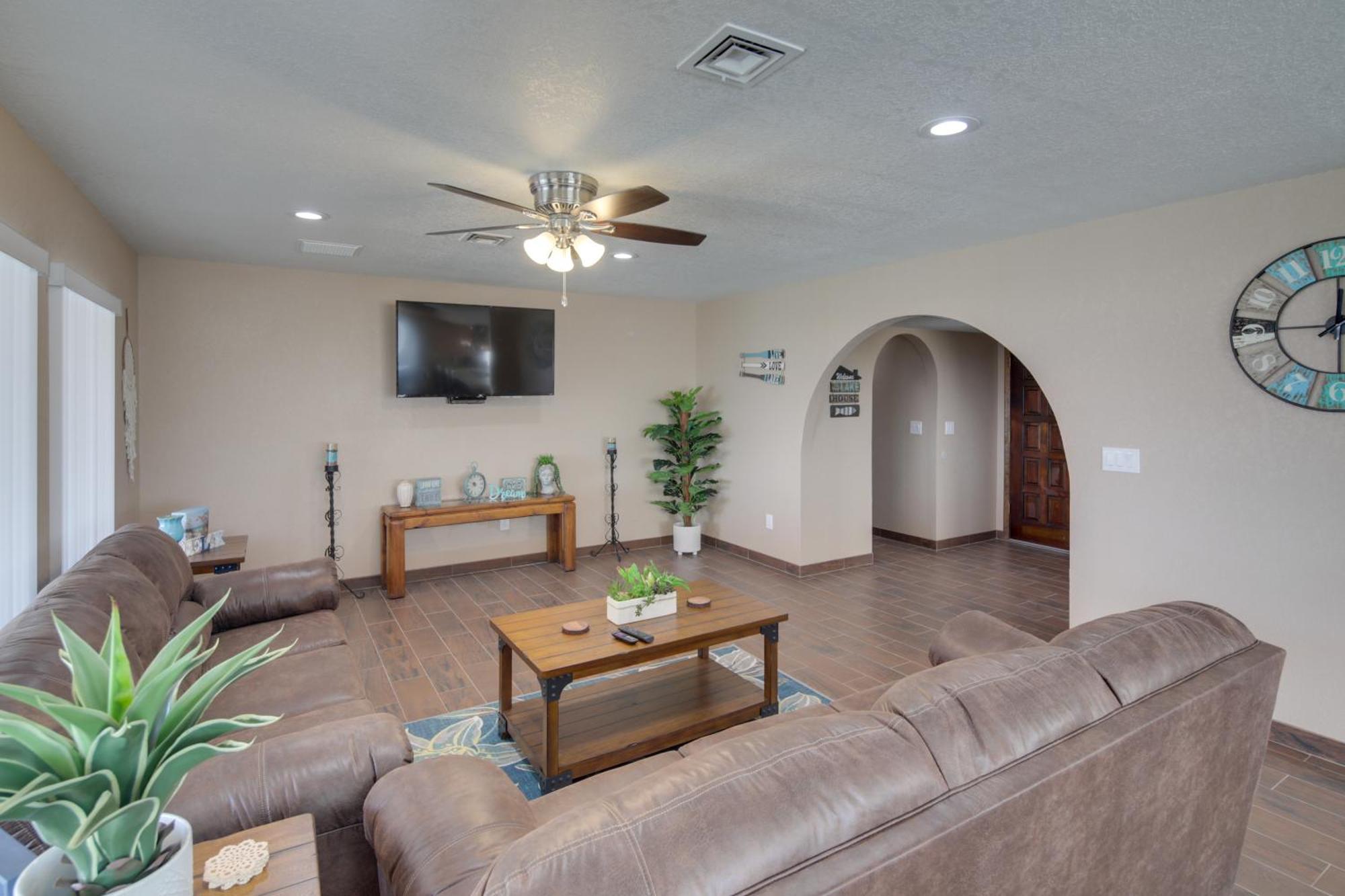 Holiday home Private Oasis With Pool And Views, 2 Mi To Havasu Lake Havasu City