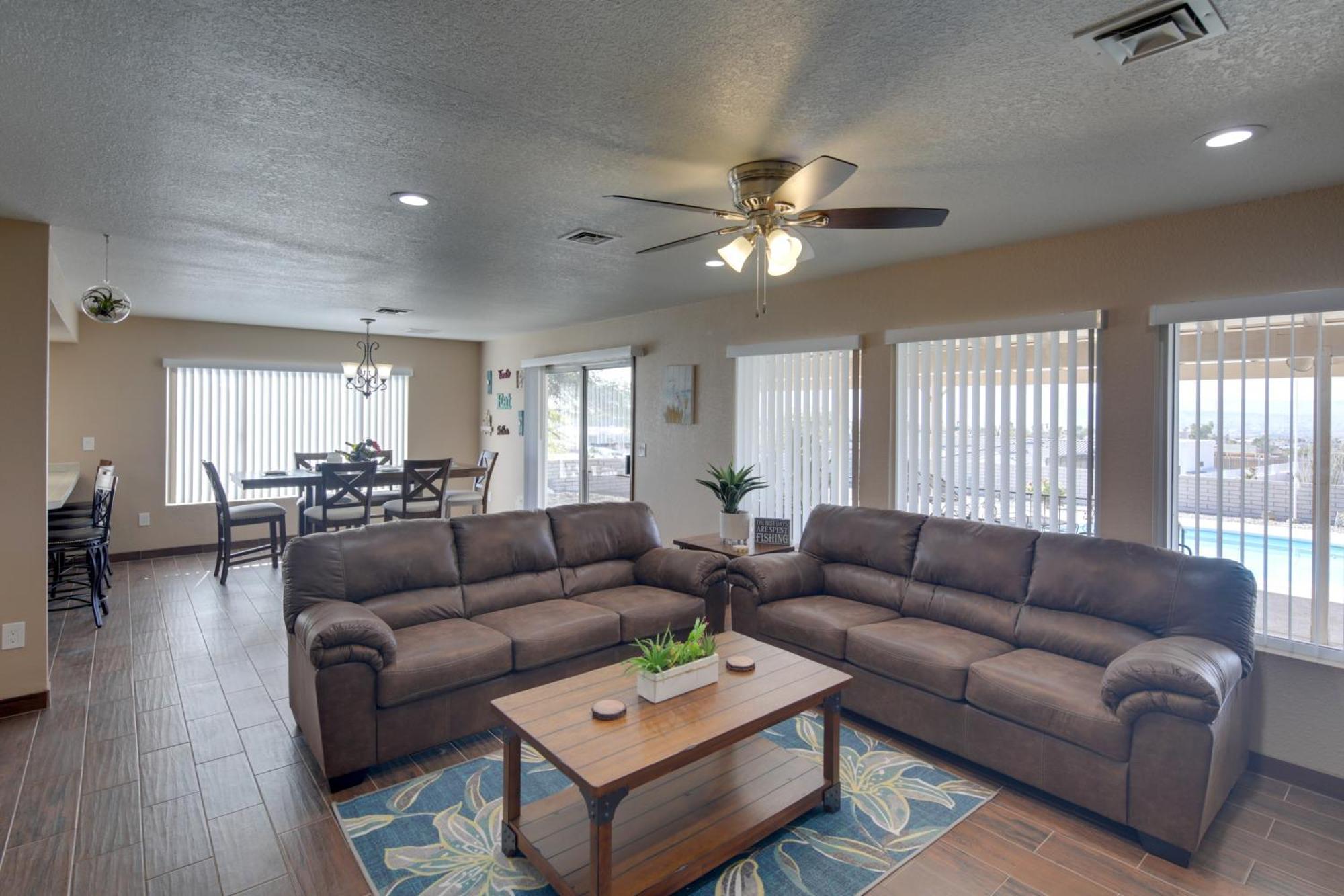 Holiday home Private Oasis With Pool And Views, 2 Mi To Havasu *