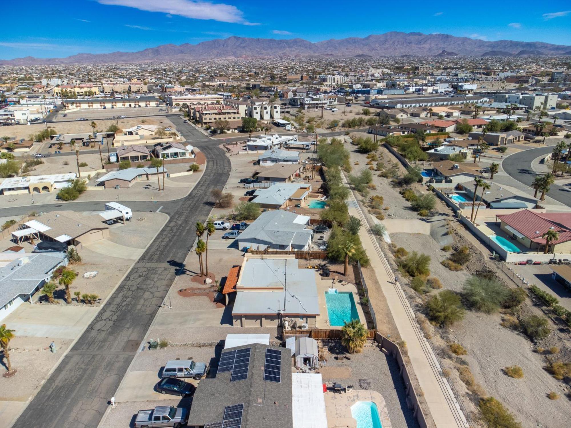 Holiday home Large Havasu Retreat With Private Heated Pool And Gameroom For Family Fun