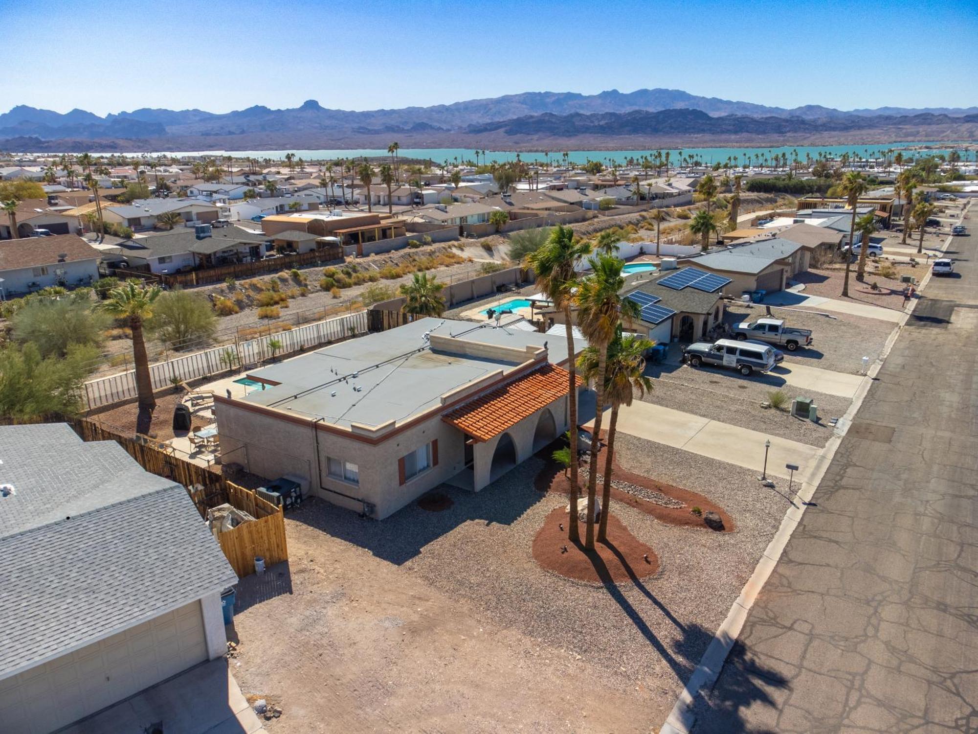 Large Havasu Retreat With Private Heated Pool And Gameroom For Family Fun Holiday home *