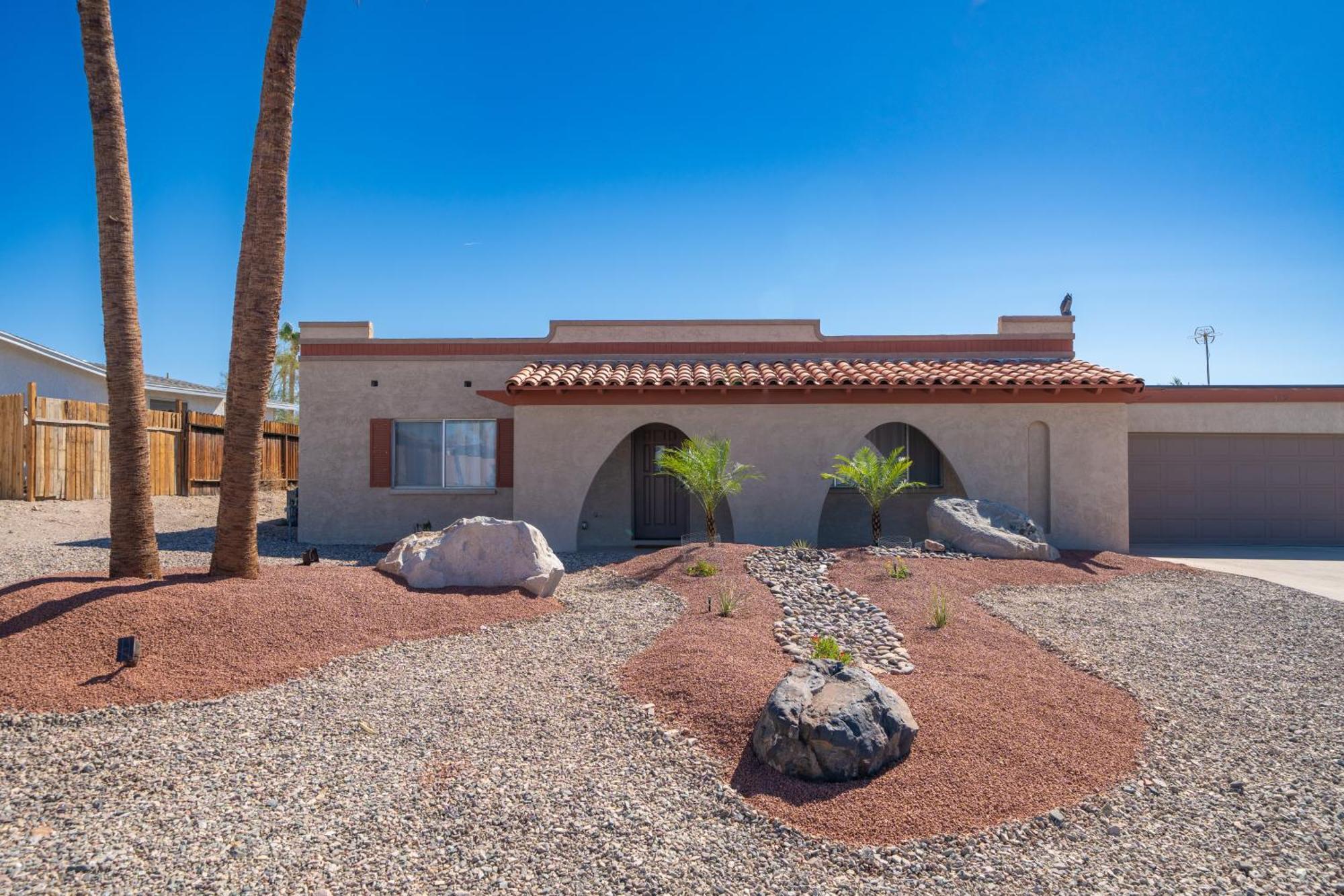 Large Havasu Retreat With Private Heated Pool And Gameroom For Family Fun