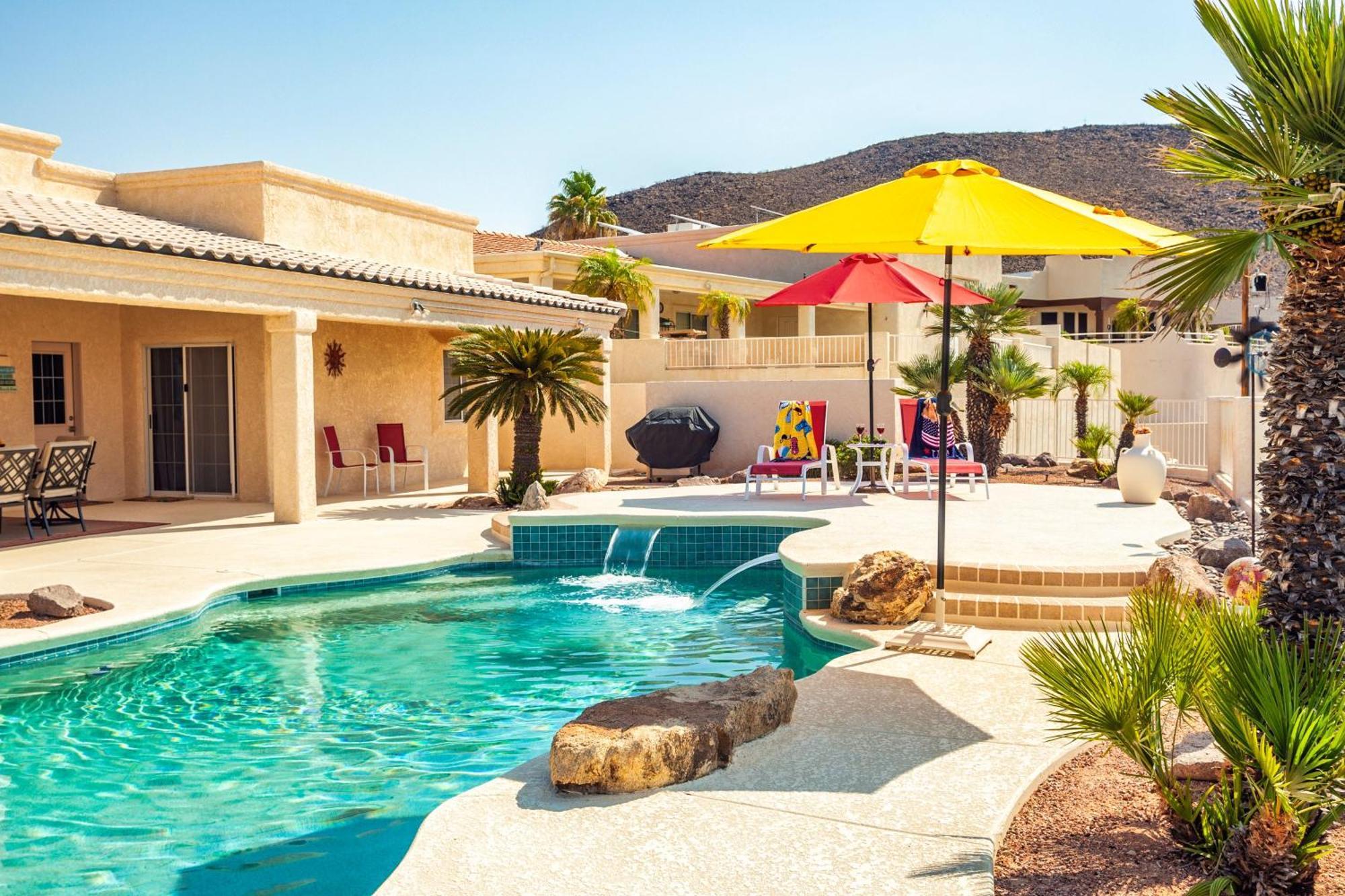 Tropic Paradise Pool *