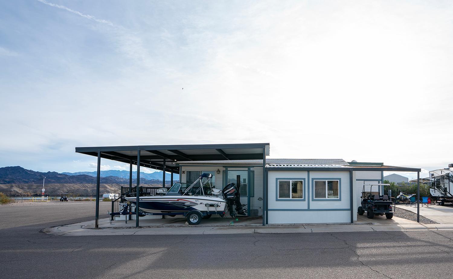Sam's Beachcomber Beauty Front Row Gorgeous Views #222 Lake Havasu City