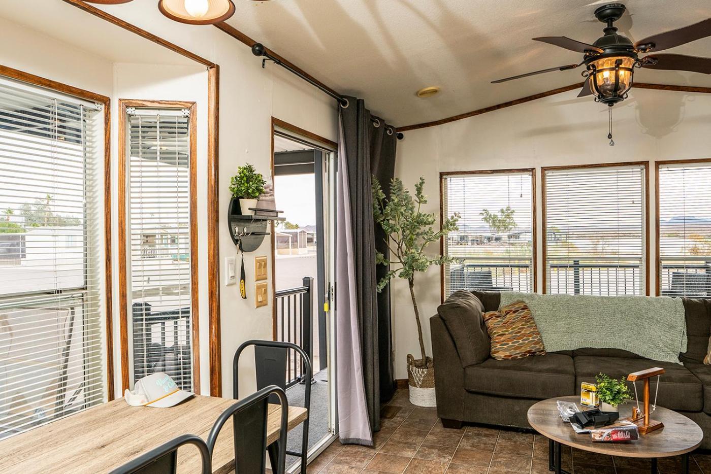 Holiday home Sam's Beachcomber Beauty Front Row Gorgeous Views #222 *