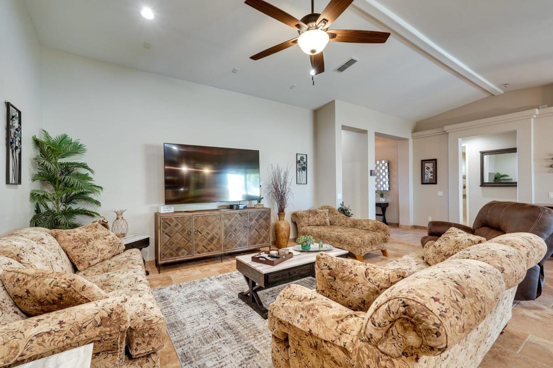 Arizona Escape Awaits At Modern Vacation 2042 Lake Havasu City