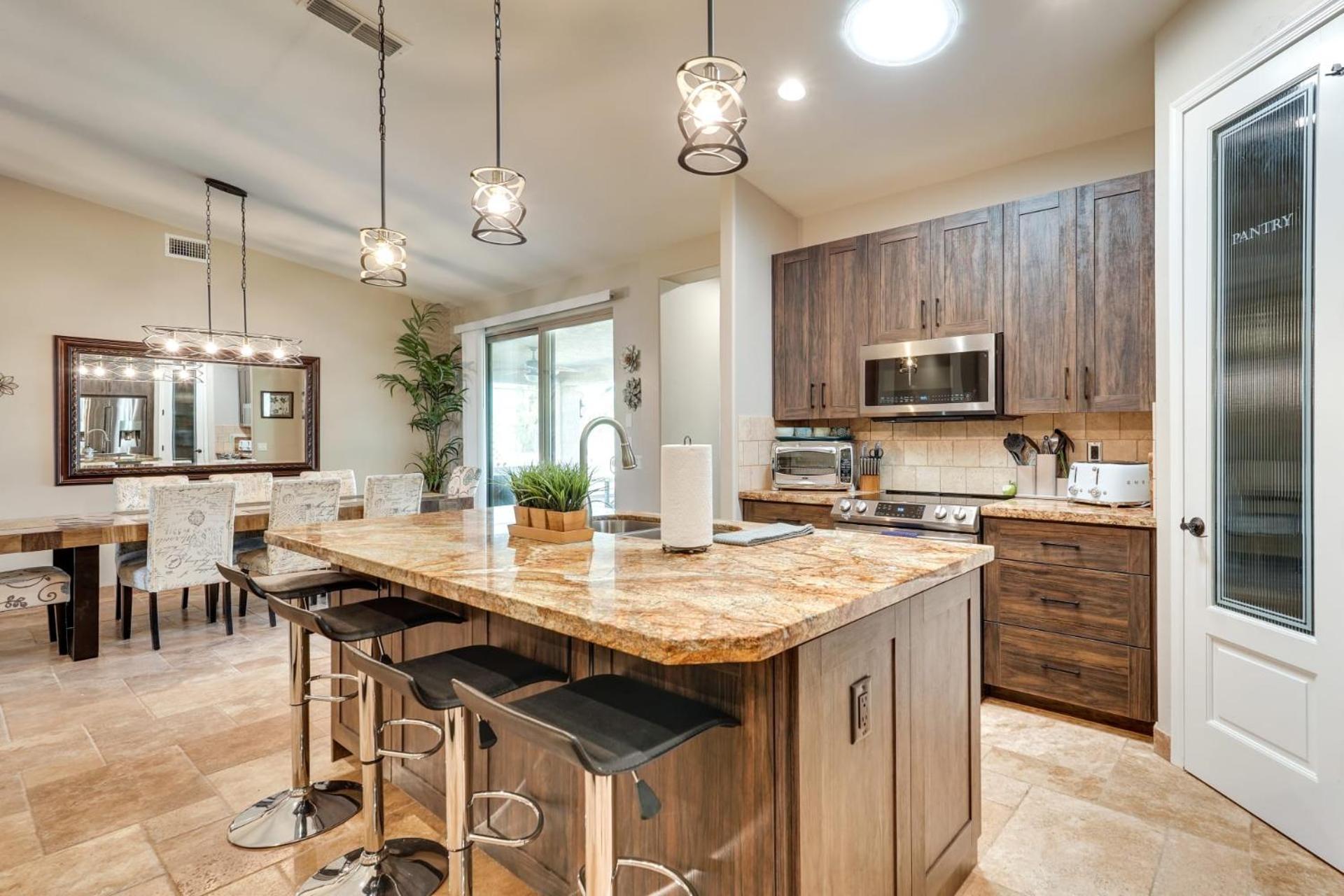 Arizona Escape Awaits At Modern Vacation 2042 Holiday home