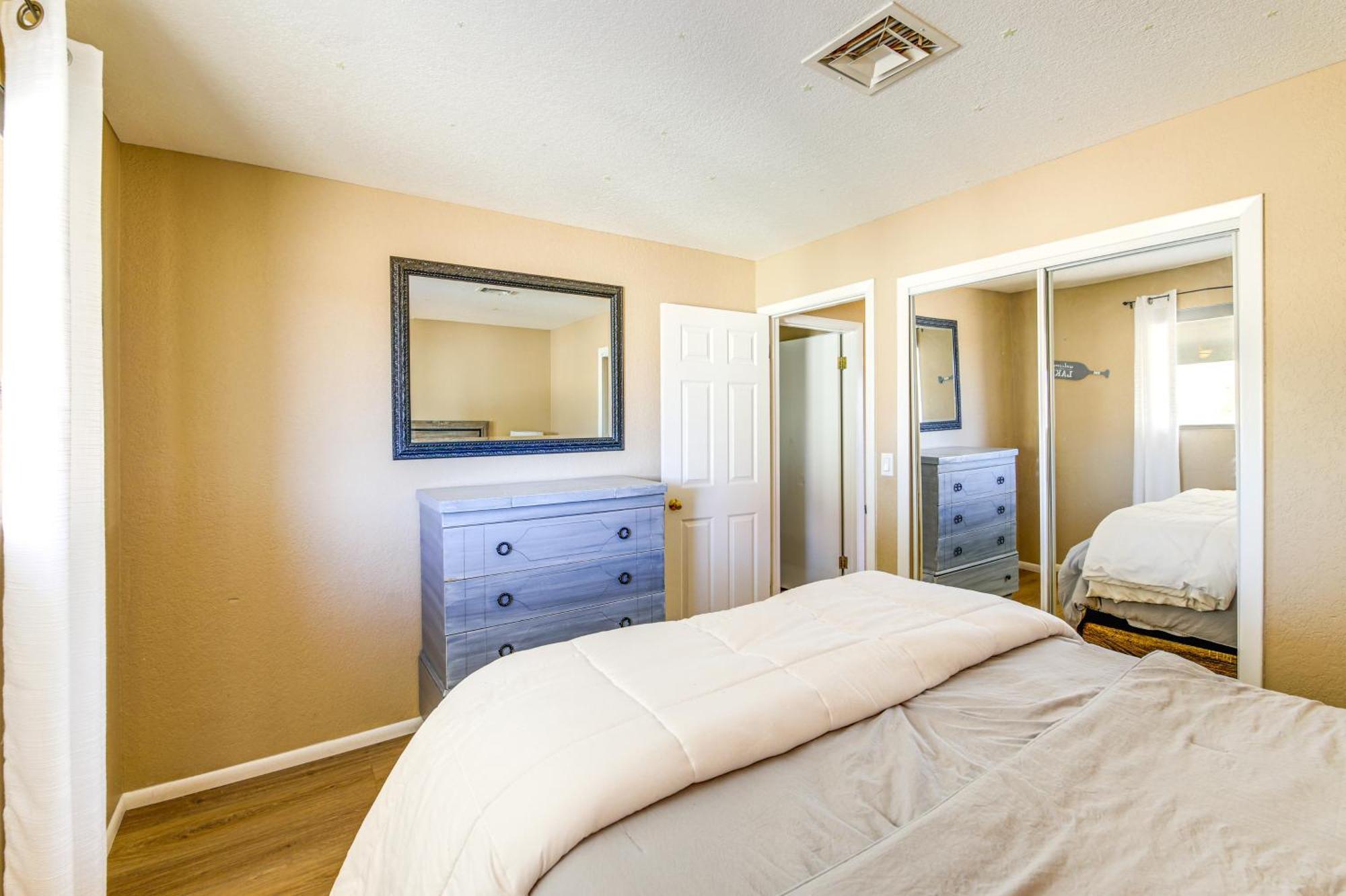 Havasu Getaway Less Than 3 Miles To Lakes Shore