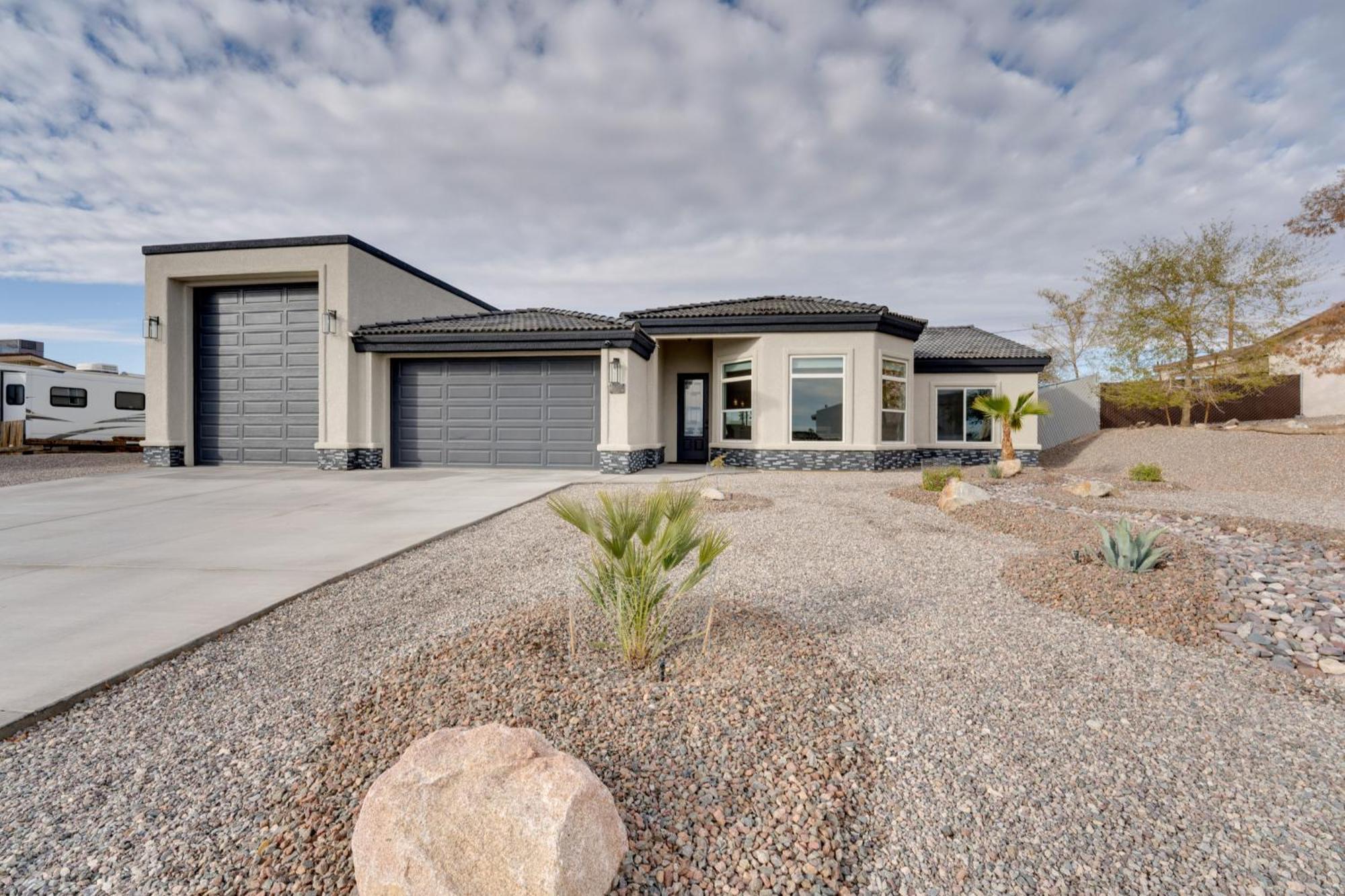 Newly Constructed Havasu With Pool Holiday home *